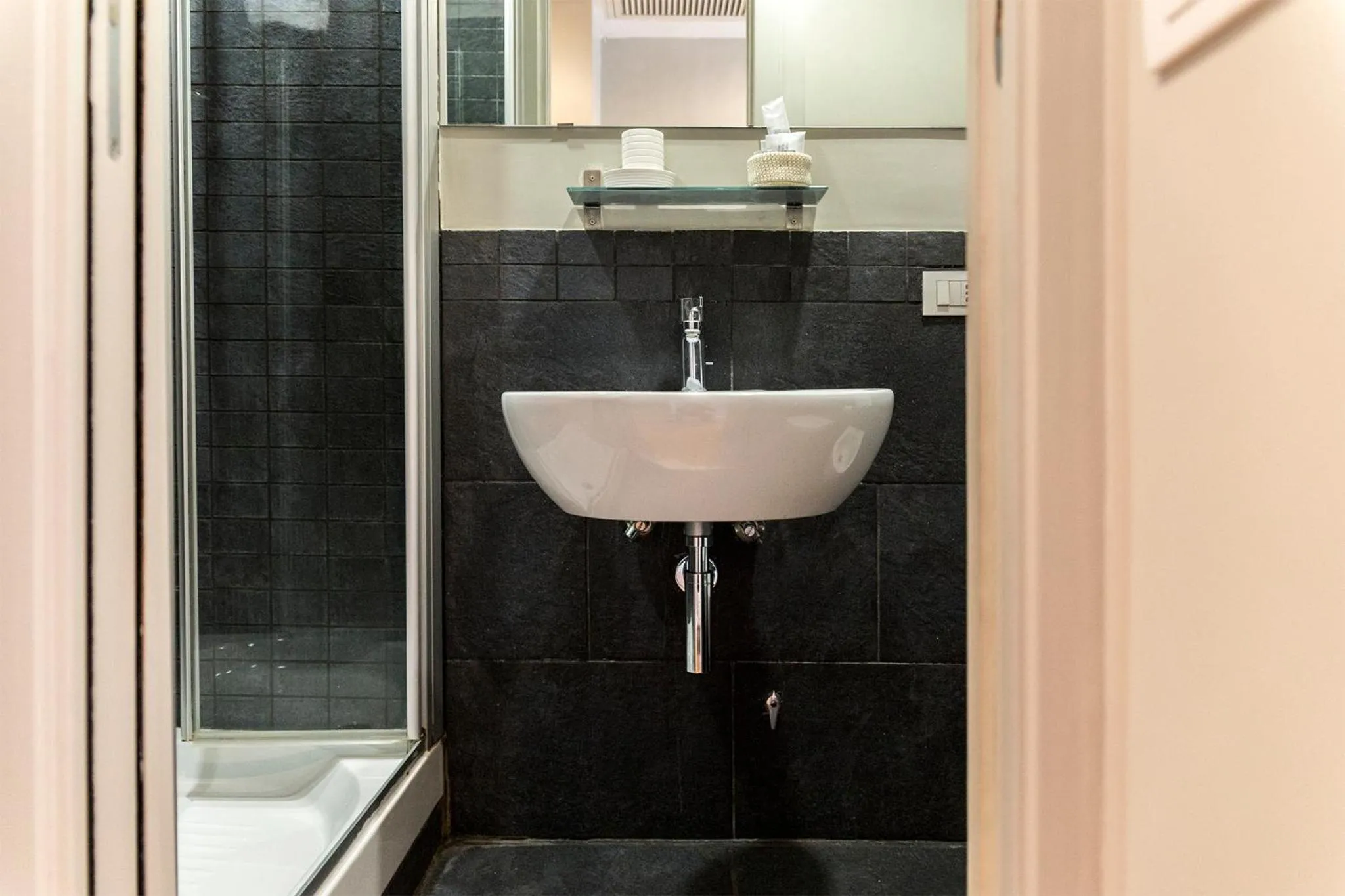 Bathroom in Top Floor Trastevere