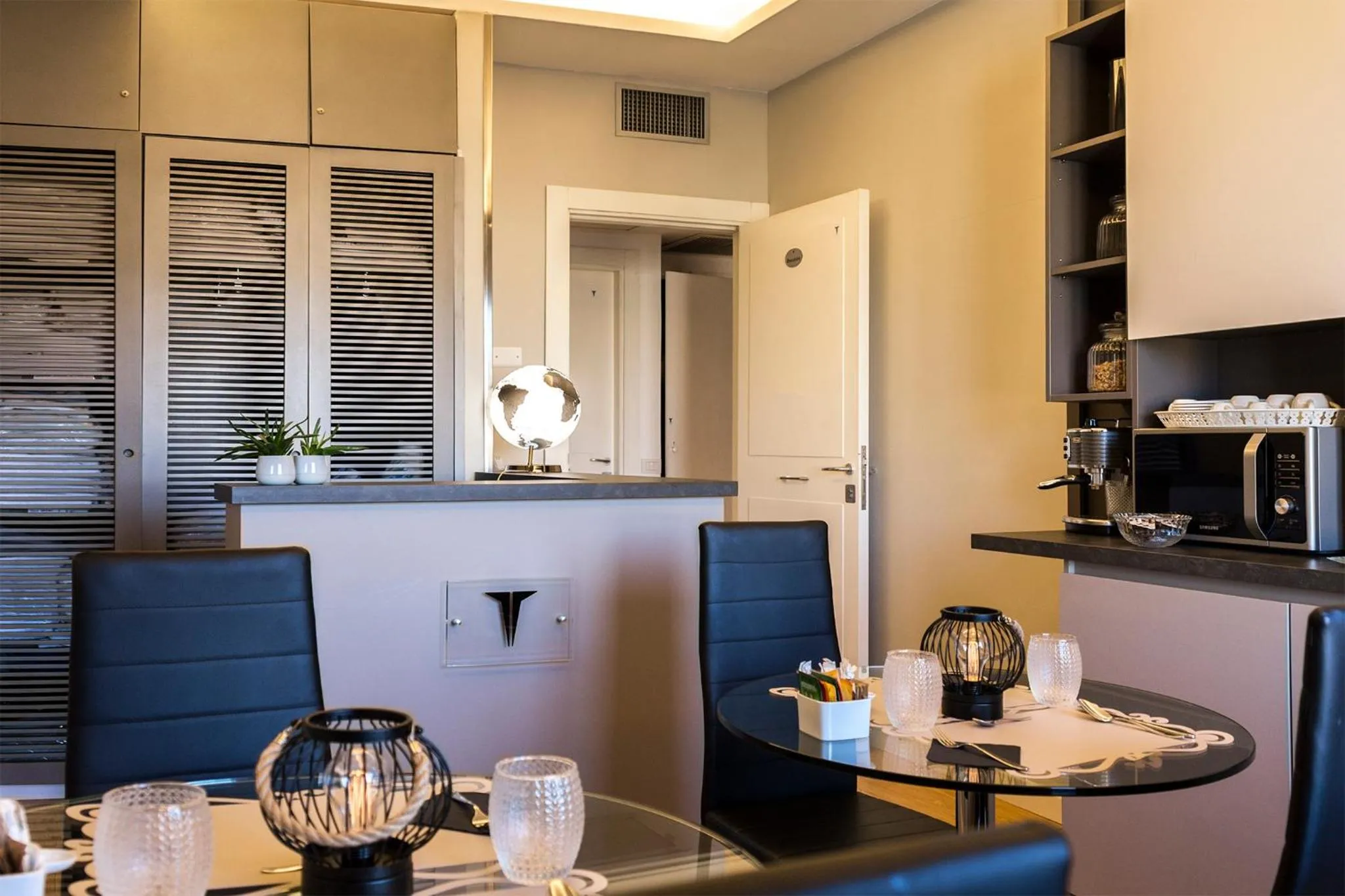 Communal lounge/ TV room in Top Floor Trastevere