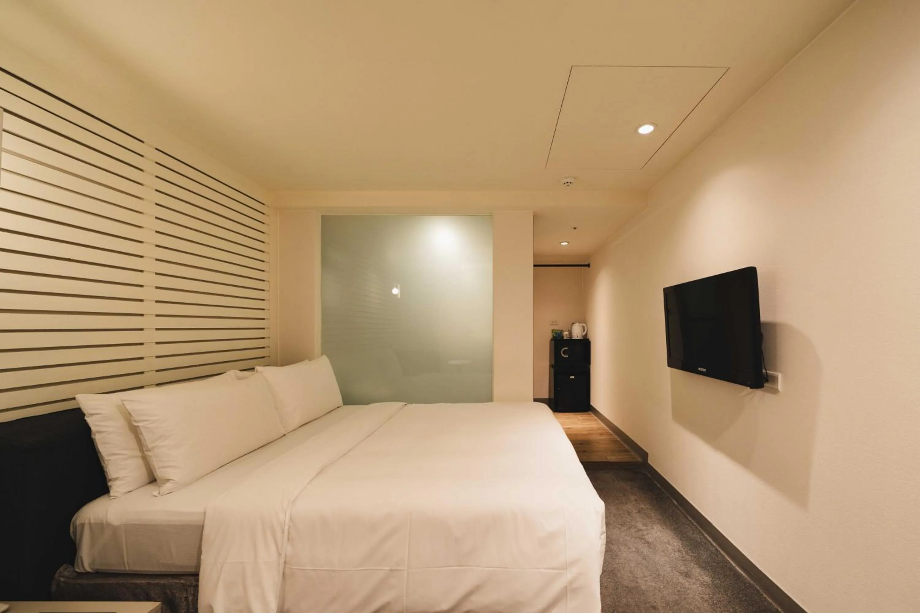 Photo of the whole room, Bed in SWIIO Hotel Ximending