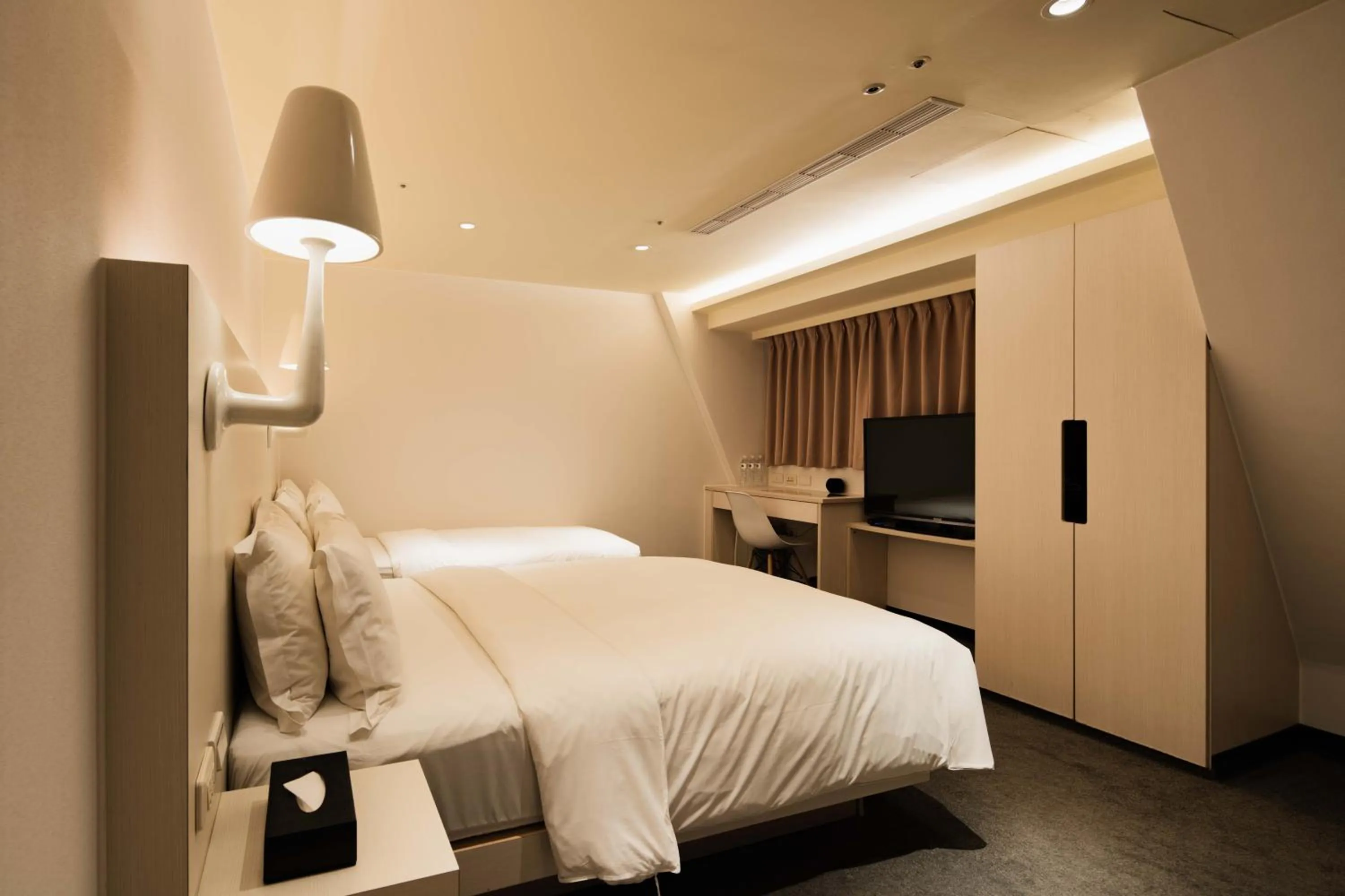 Photo of the whole room, Bed in SWIIO Hotel Ximending