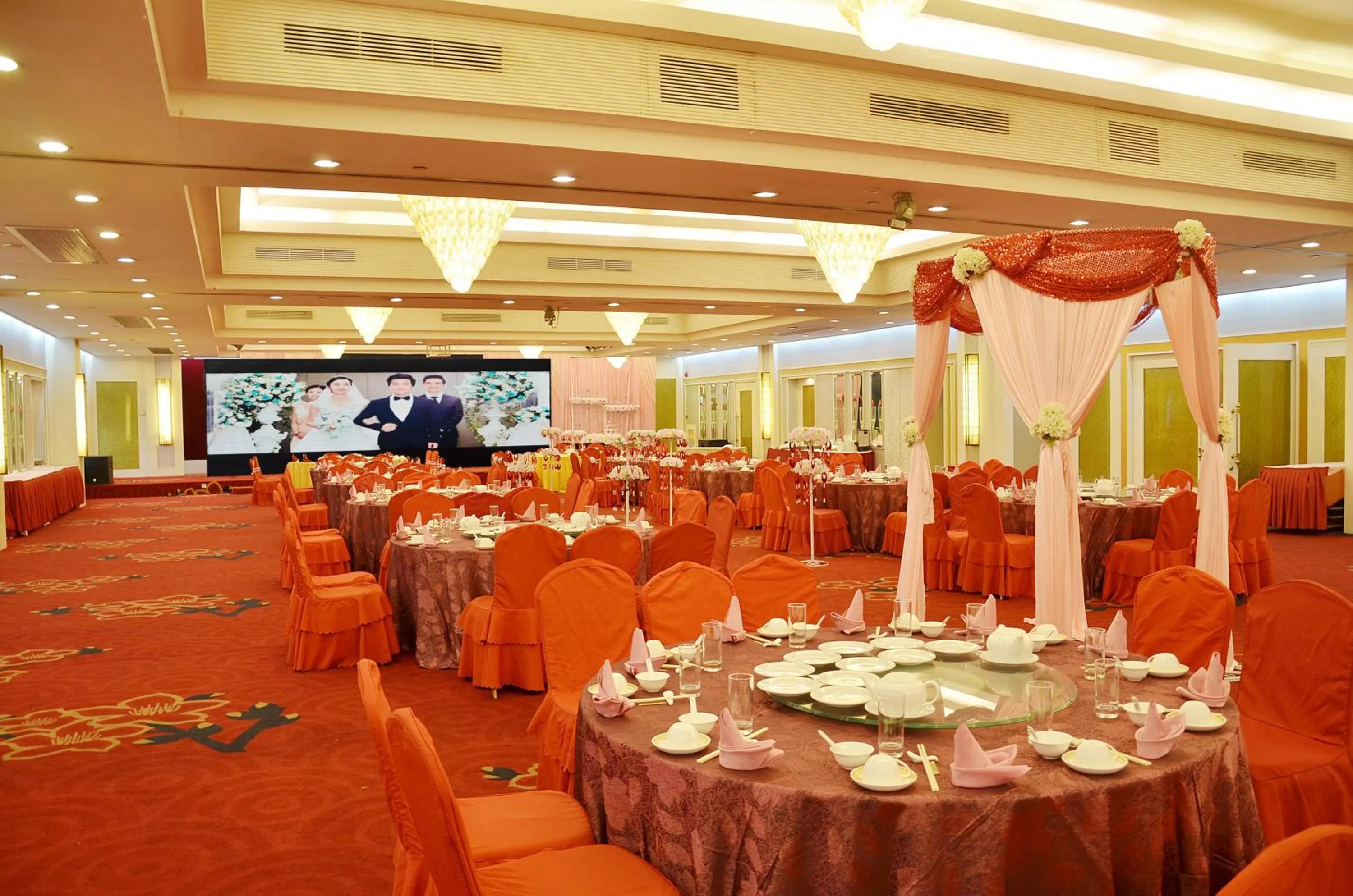 Restaurant/places to eat, Banquet Facilities in Hotel Canton