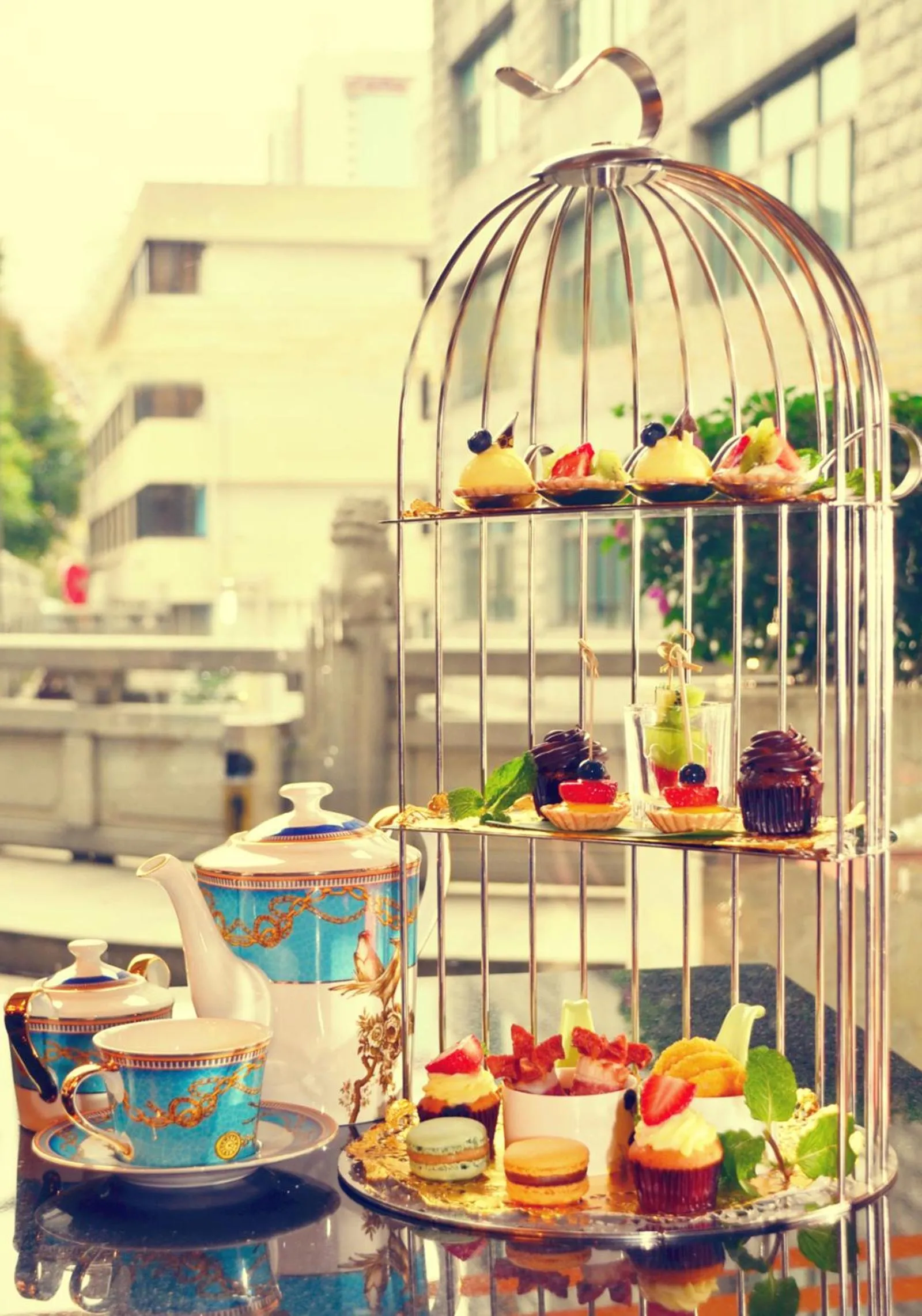 Food and drinks in Hotel Canton