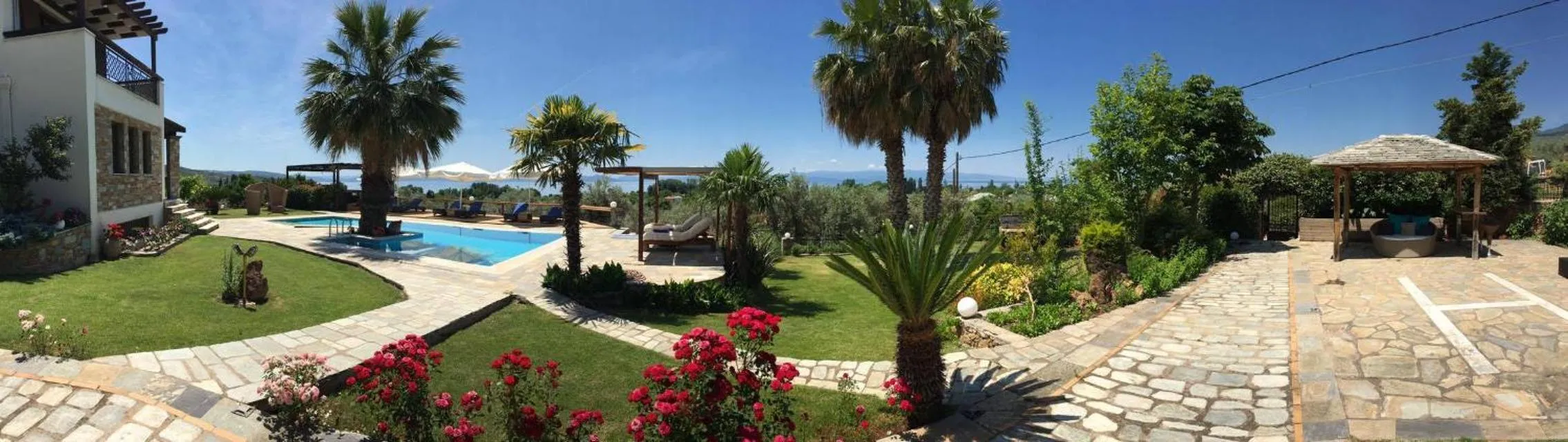 Garden in Iakovakis Suites & Spa