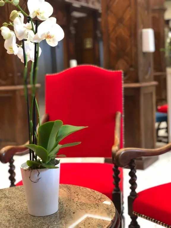 Property building in Grand Hôtel d'Espagne