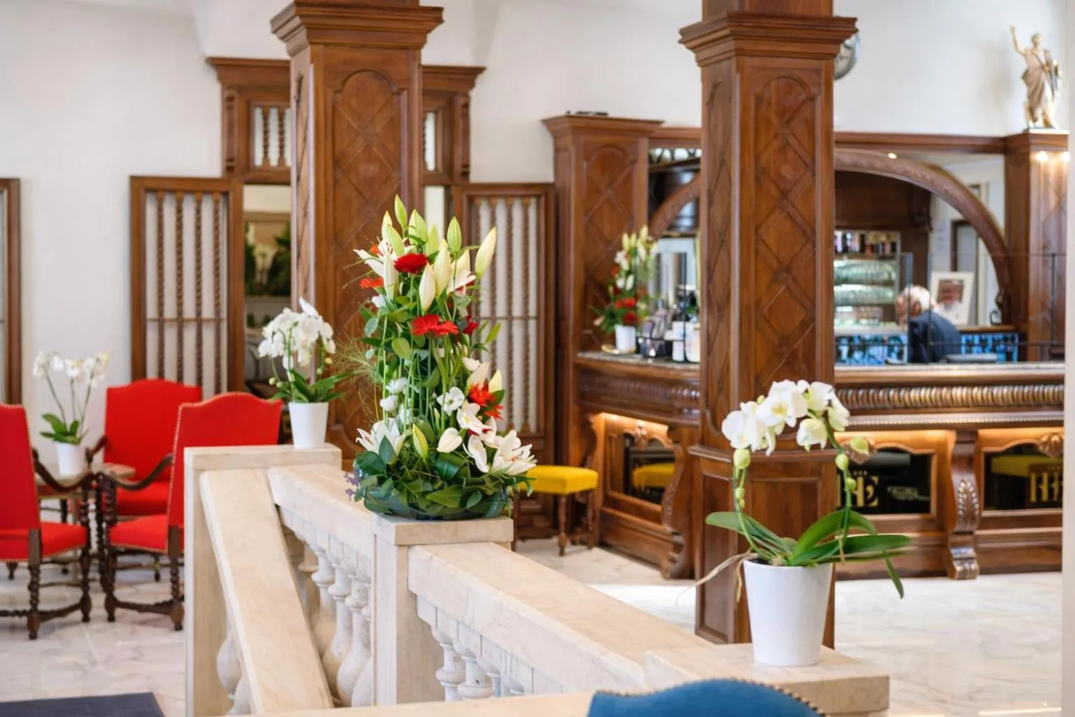 Property building in Grand Hôtel d'Espagne