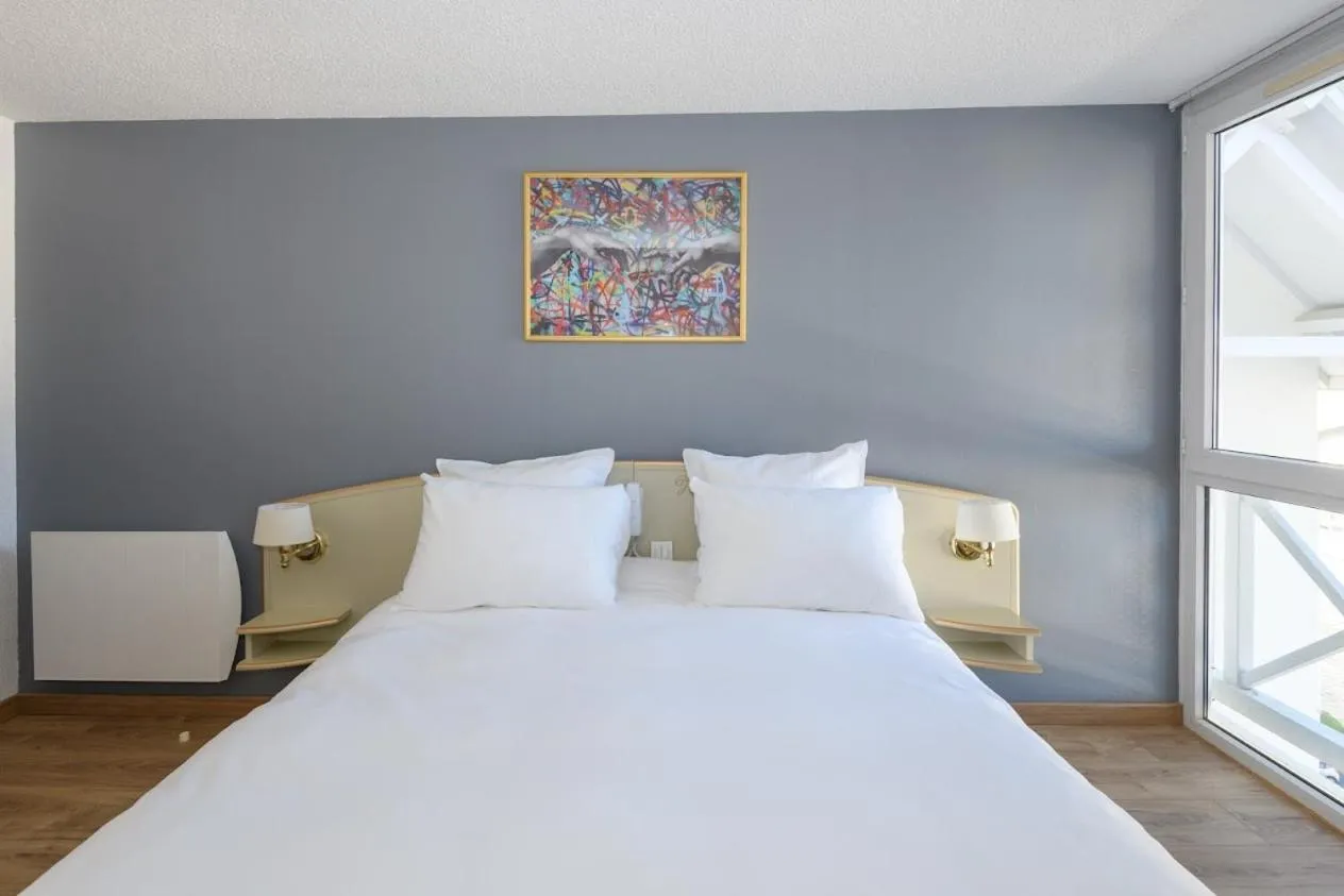 Photo of the whole room, Bed in Grand Hôtel d'Espagne