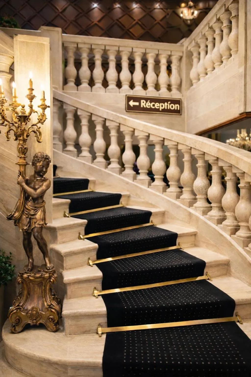 Property building in Grand Hôtel d'Espagne