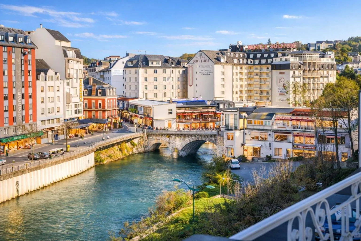 Property building in Grand Hôtel d'Espagne