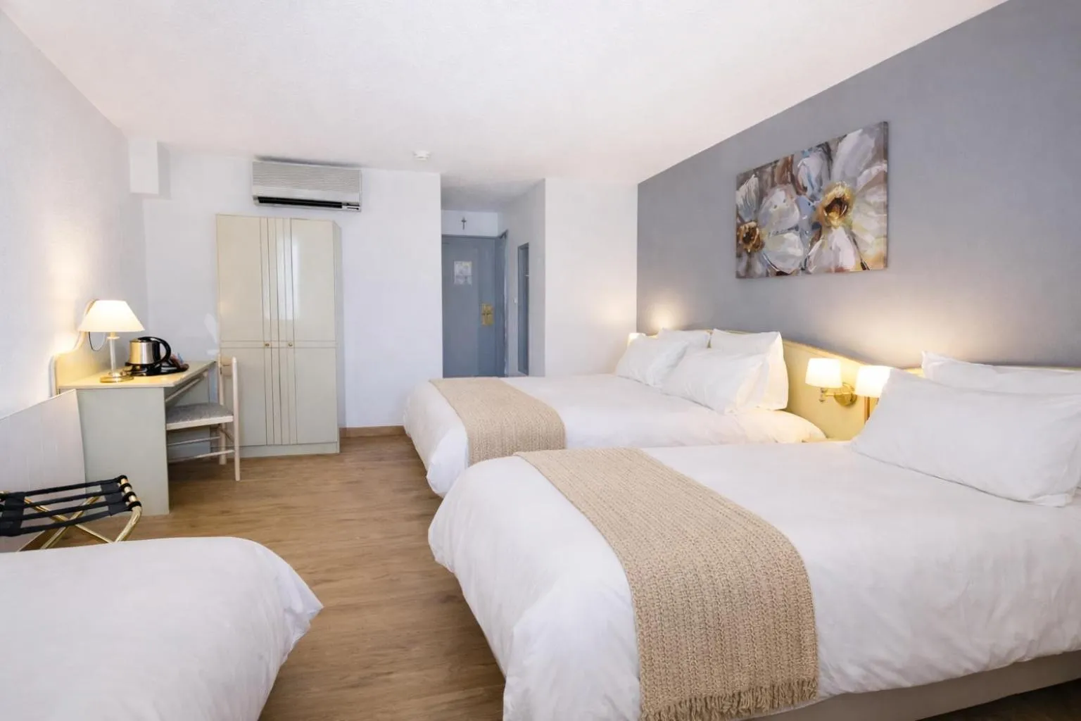 Bed in Grand Hôtel d'Espagne