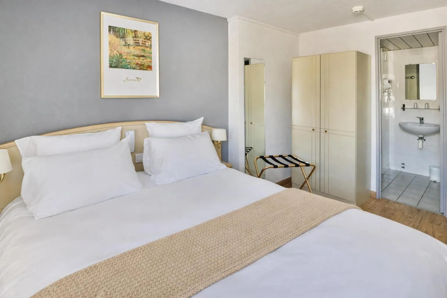 Bed in Grand Hôtel d'Espagne