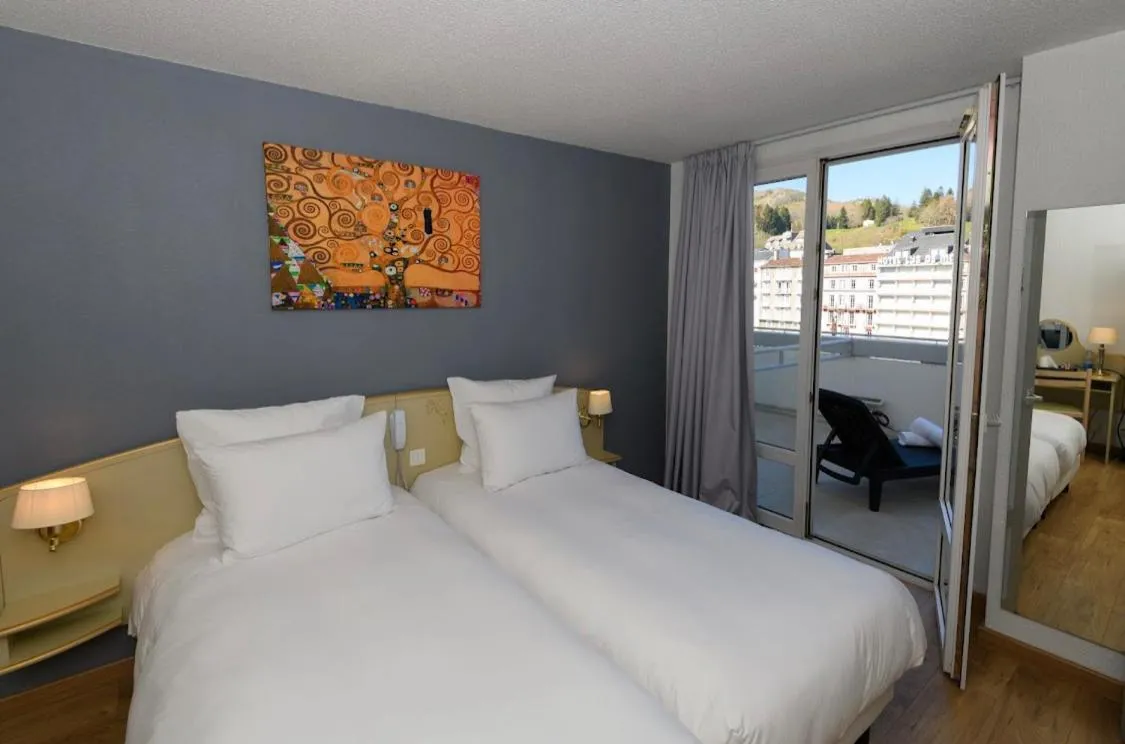 Bed in Grand Hôtel d'Espagne