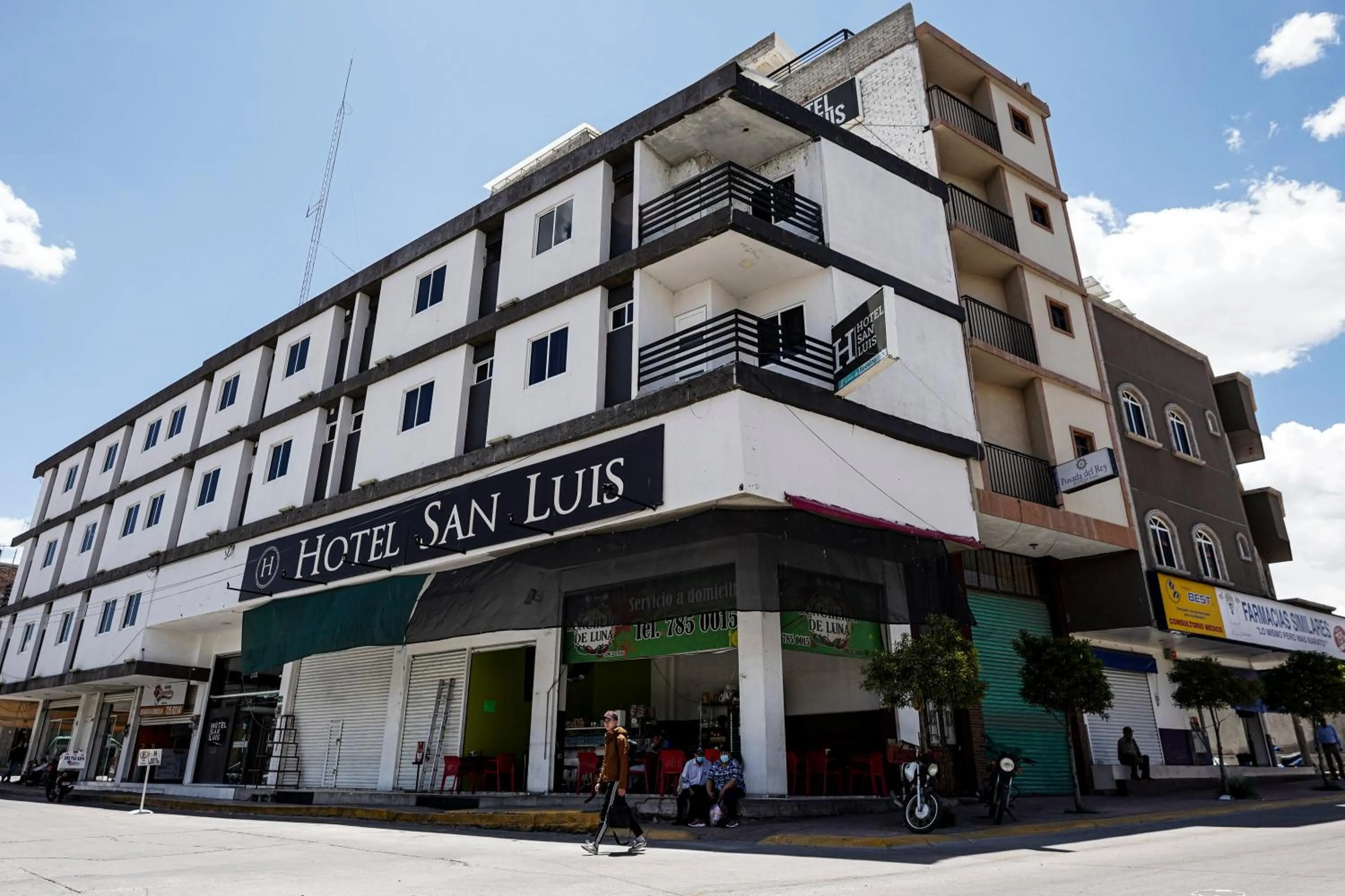 Facade/entrance in Hotel San Luis