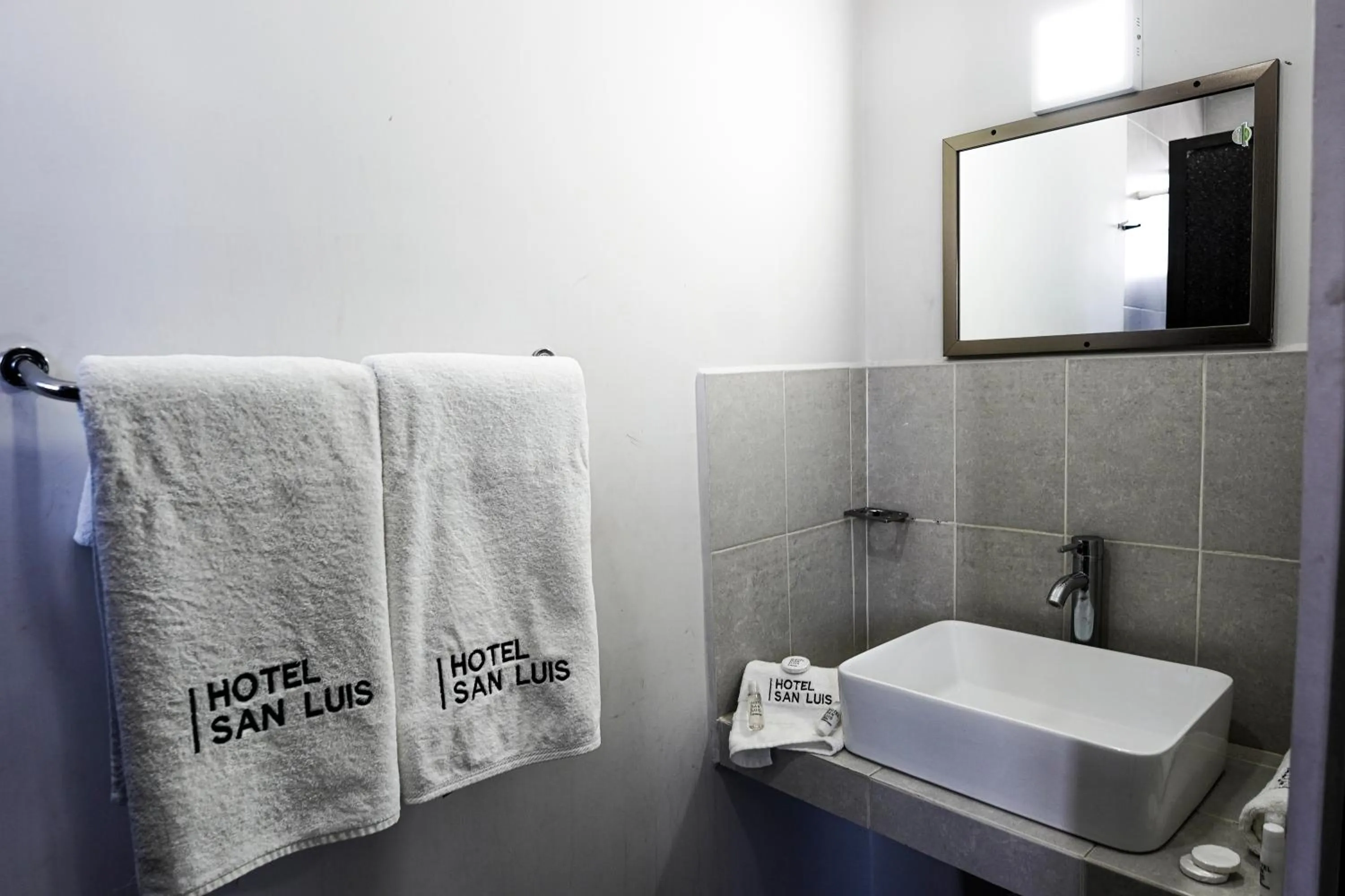 Bathroom in Hotel San Luis
