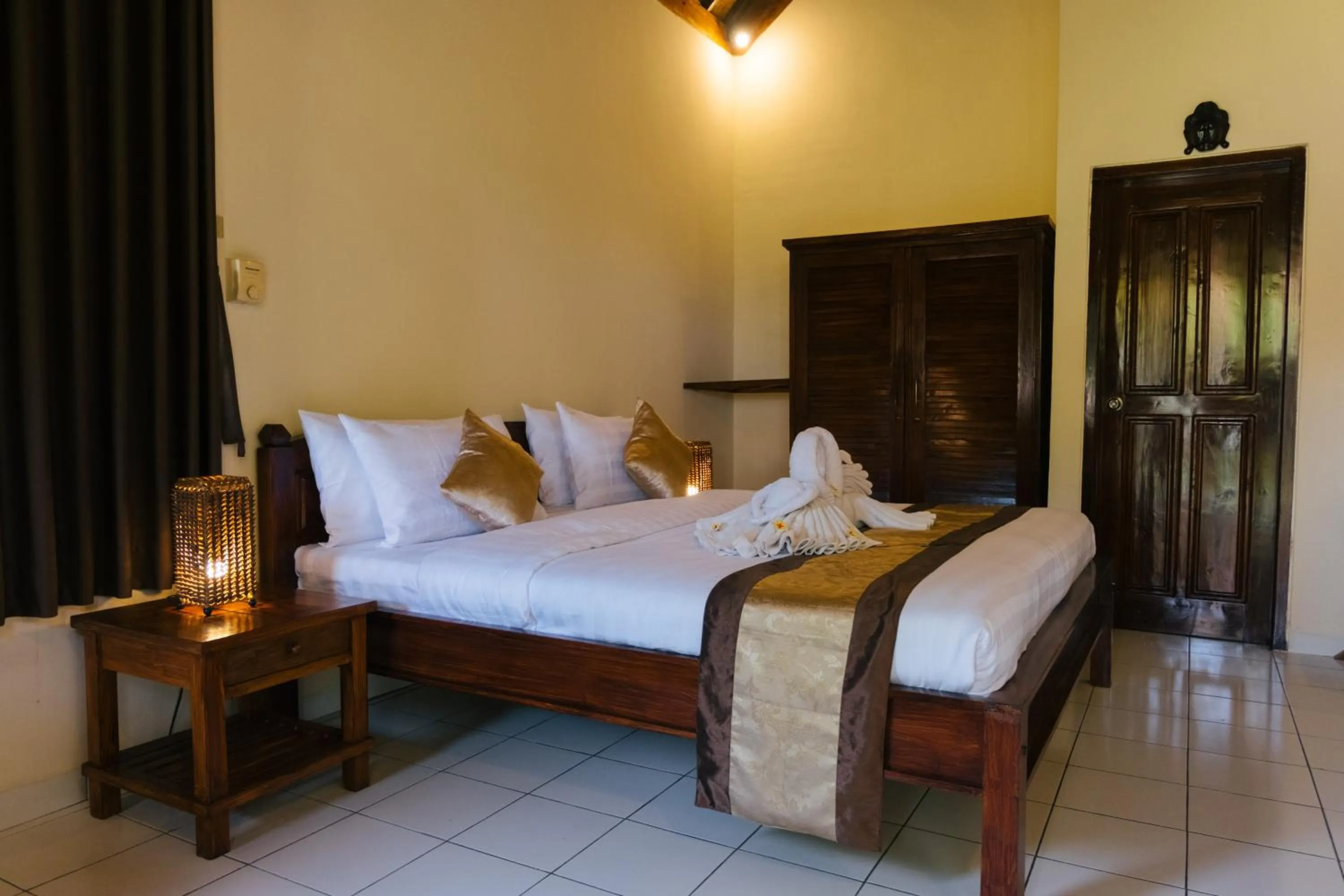 Bedroom, Bed in New Starlight Hotel Lovina