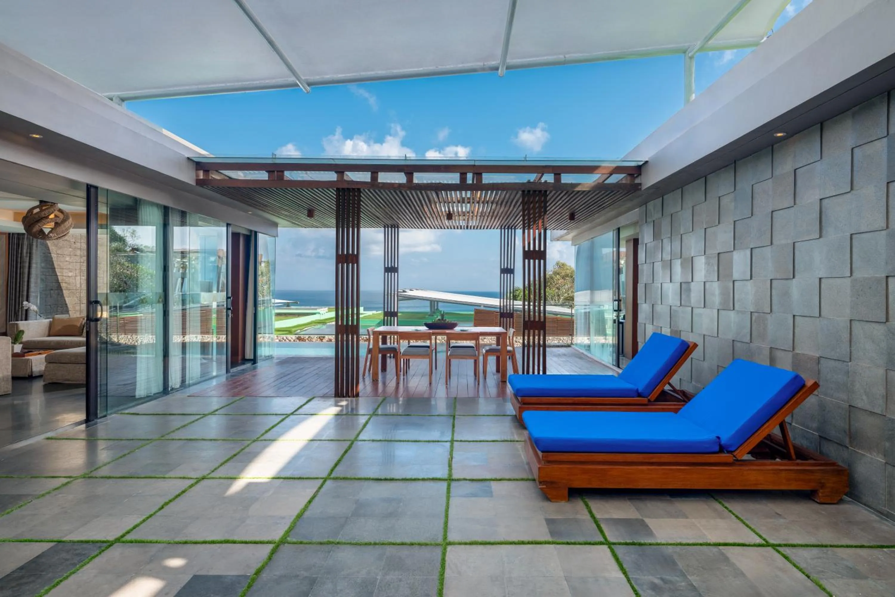 Swimming pool in Anantara Uluwatu Bali Resort