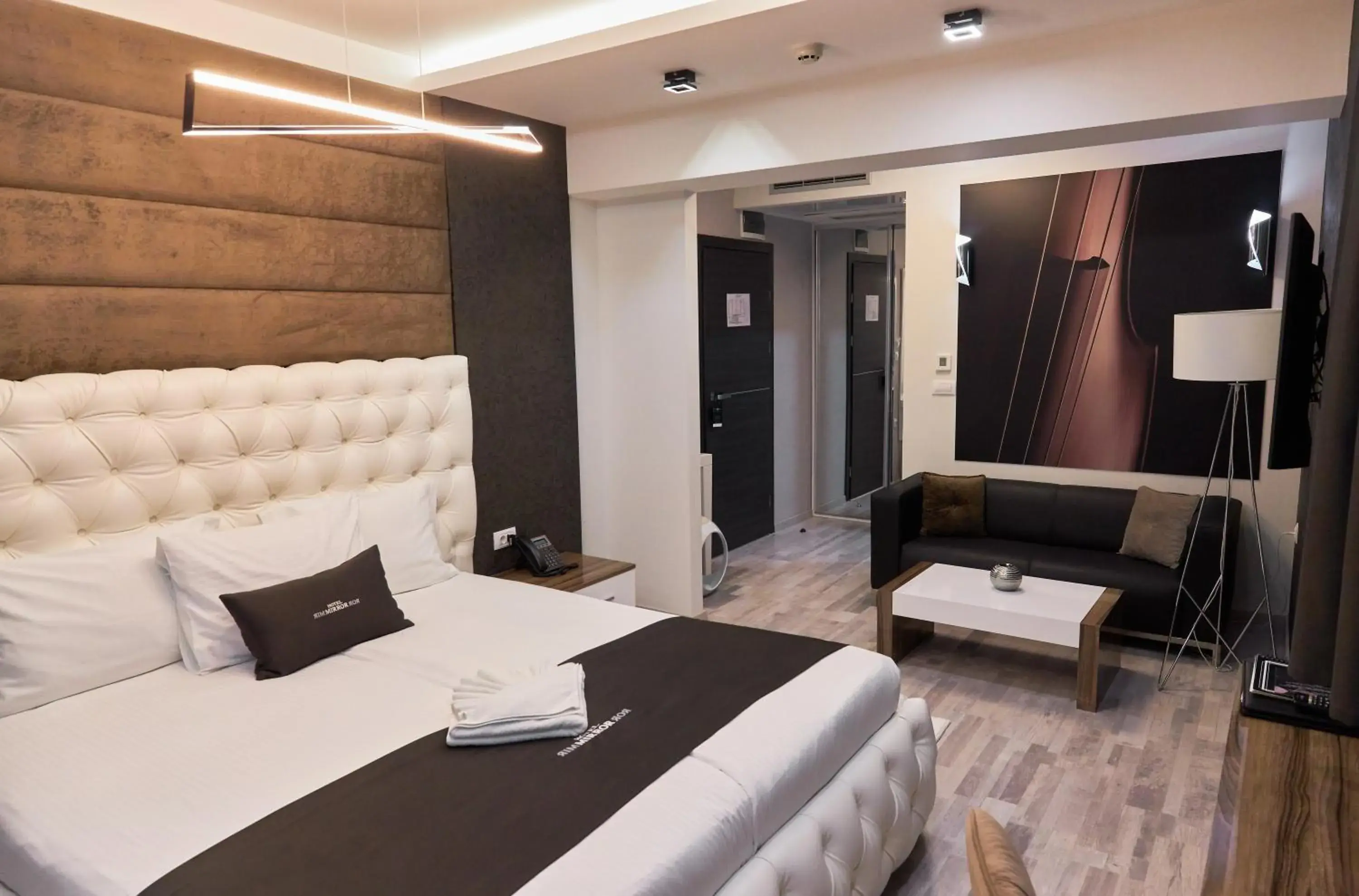 Standard Double Room - Free Airport Shuttle in Hotel Mirror Standard Double Room - Free Airport Shuttle in Hotel Mirror