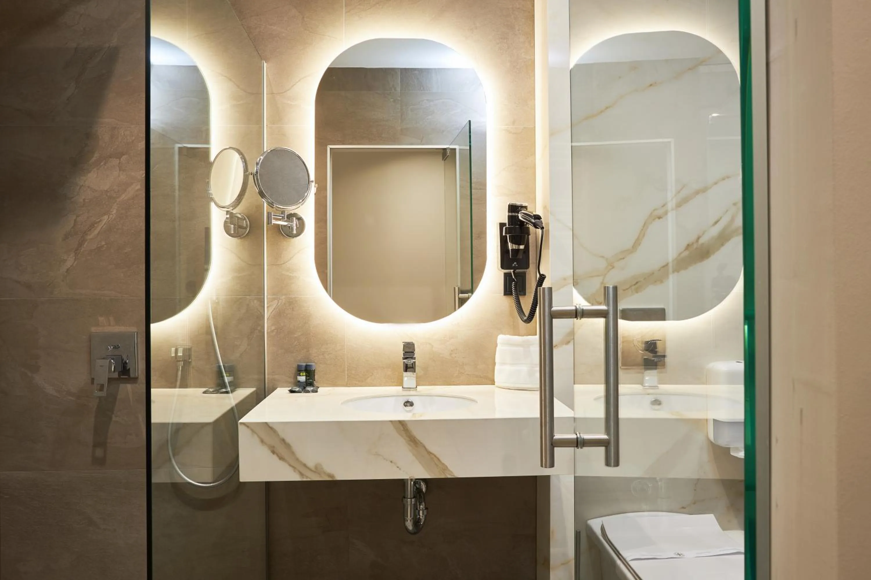 Bathroom in Hotel Mirror