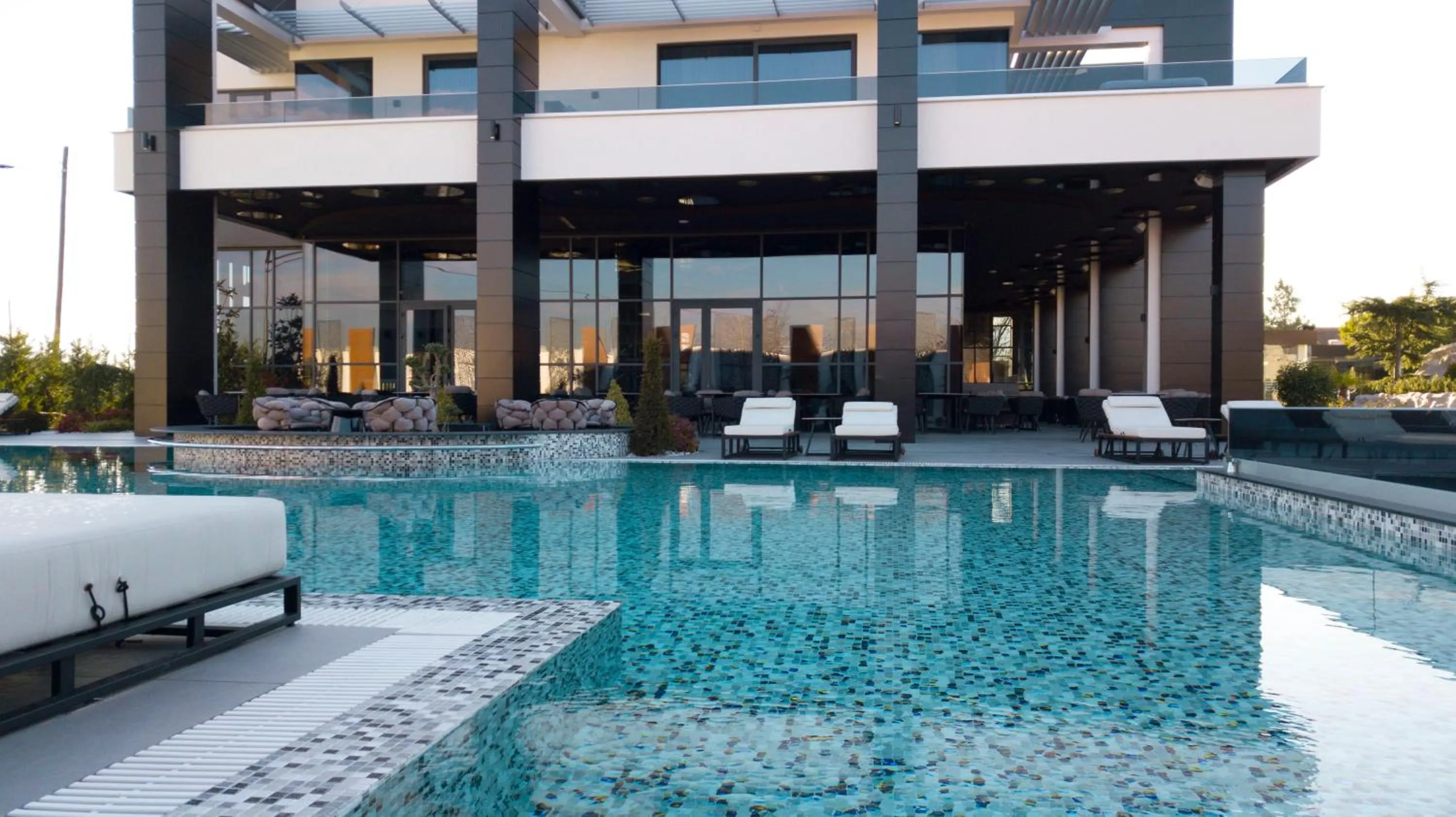 Swimming pool in Hotel Mirror