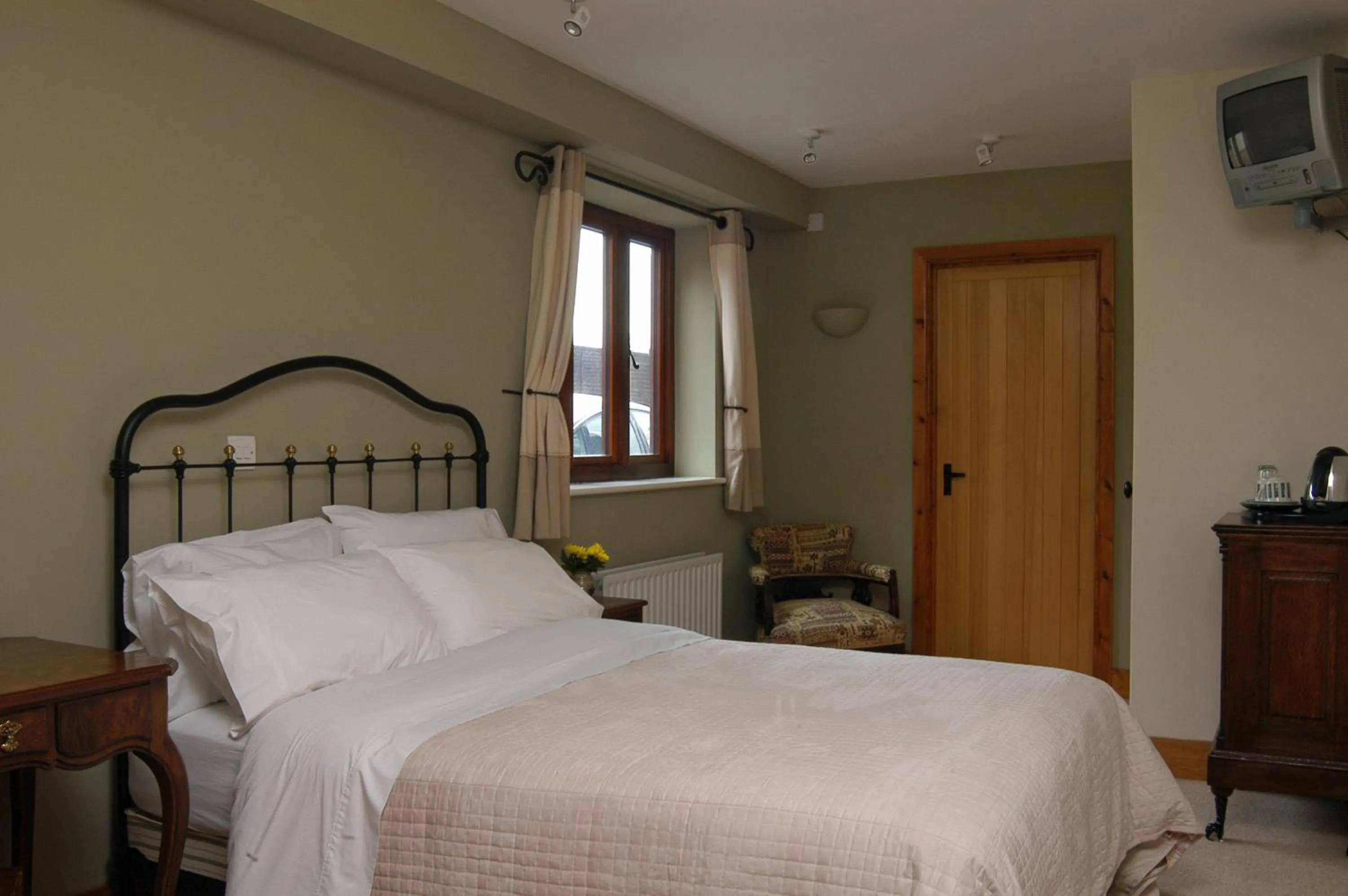 Bedroom, Bed in Upper Neatham Mill