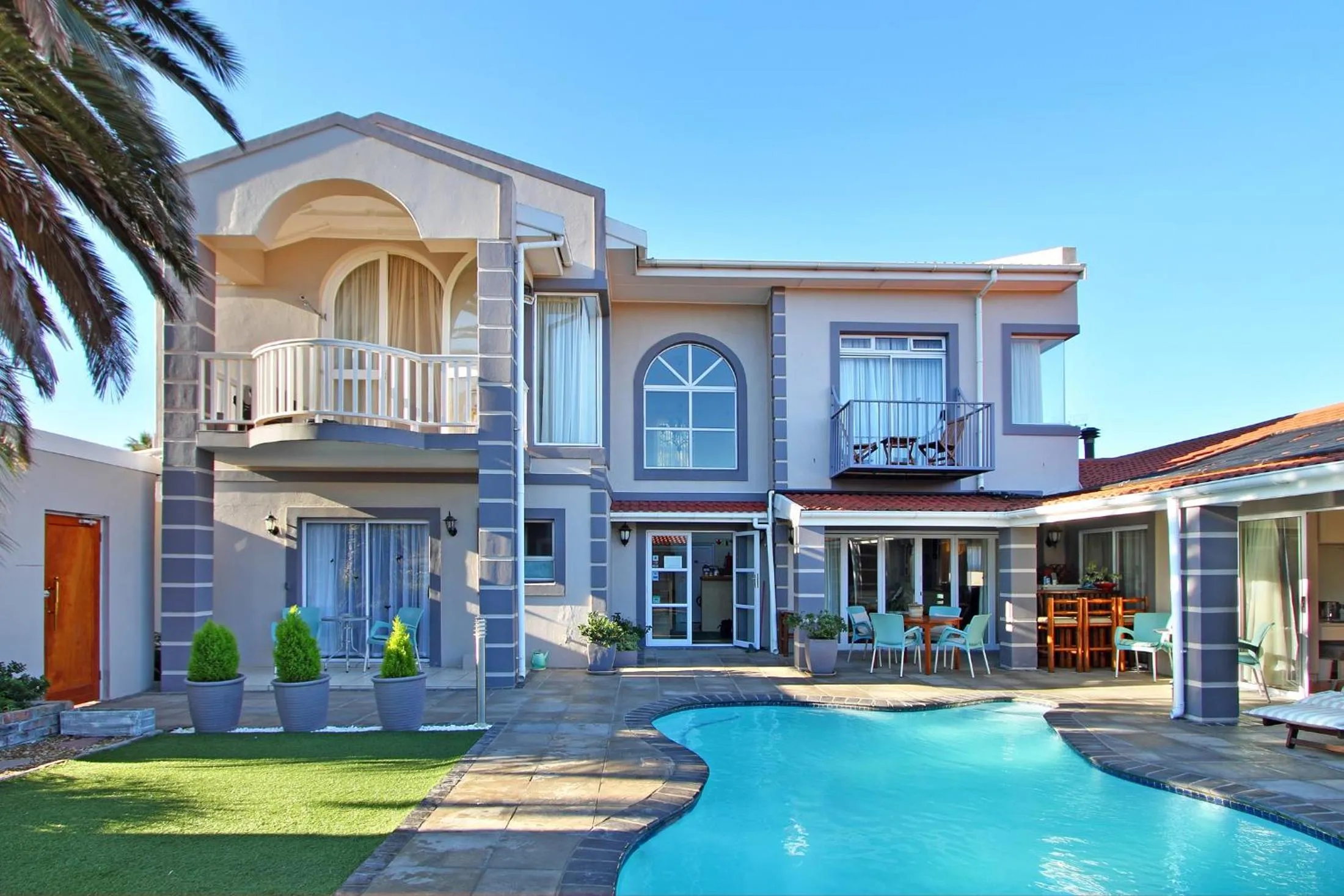 Swimming pool in Atlantic Beach Villa