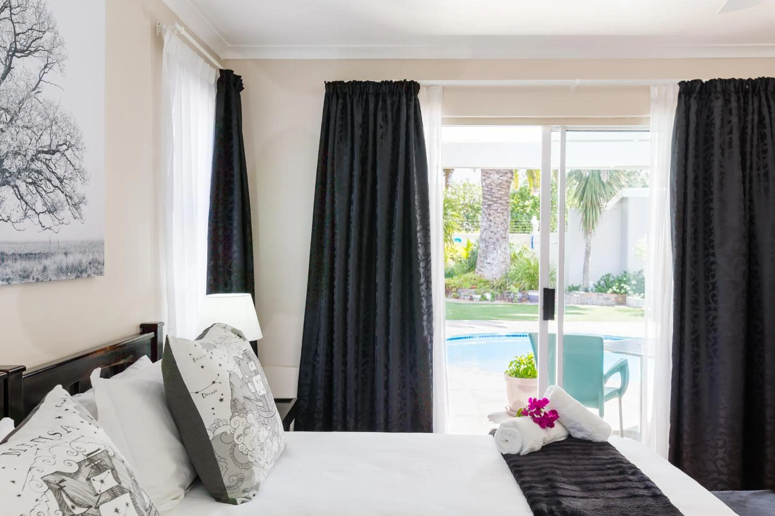 Seating area, Bed in Atlantic Beach Villa