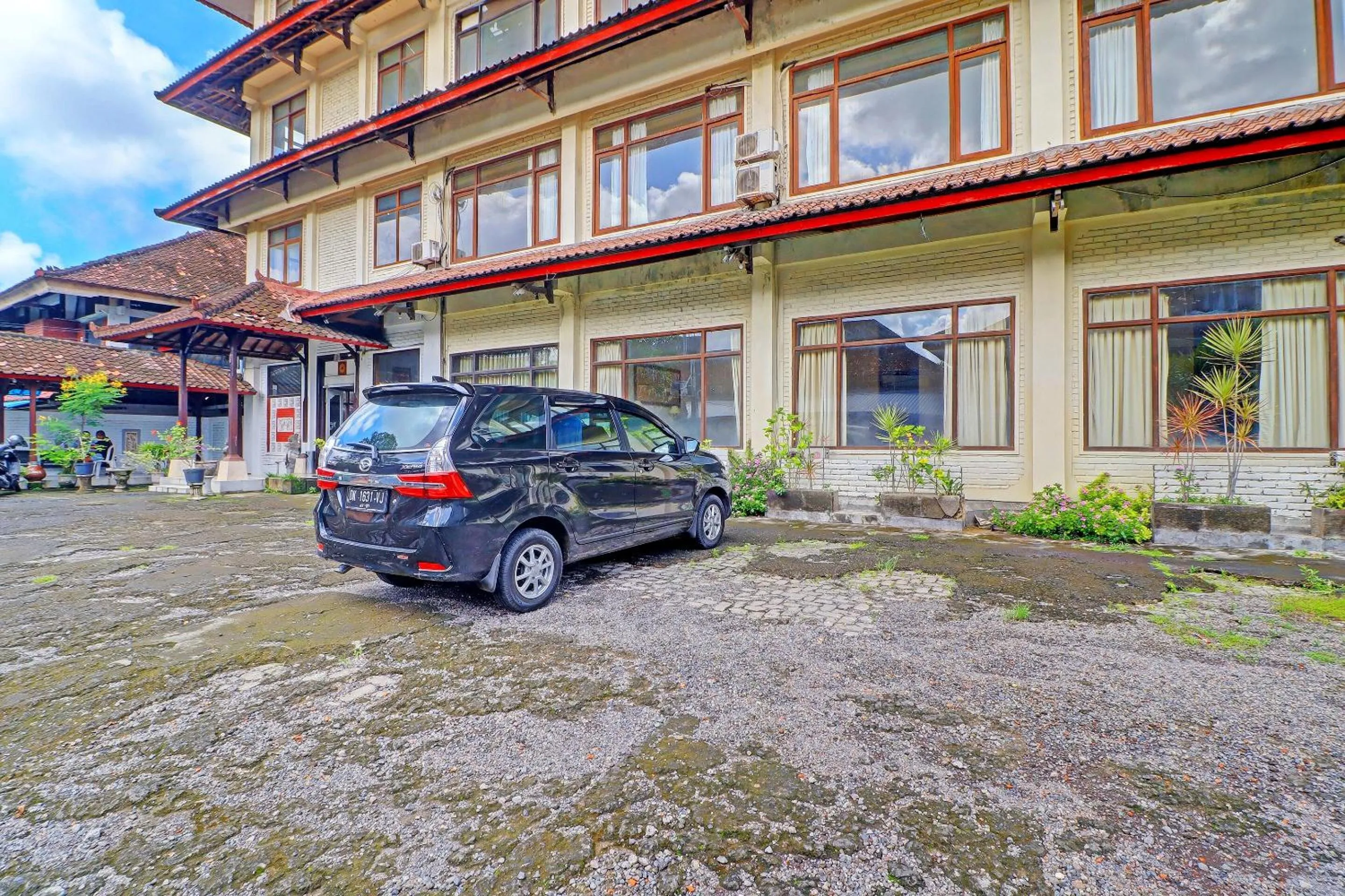 Facade/entrance in SUPER OYO 91870 Warna Kedaton