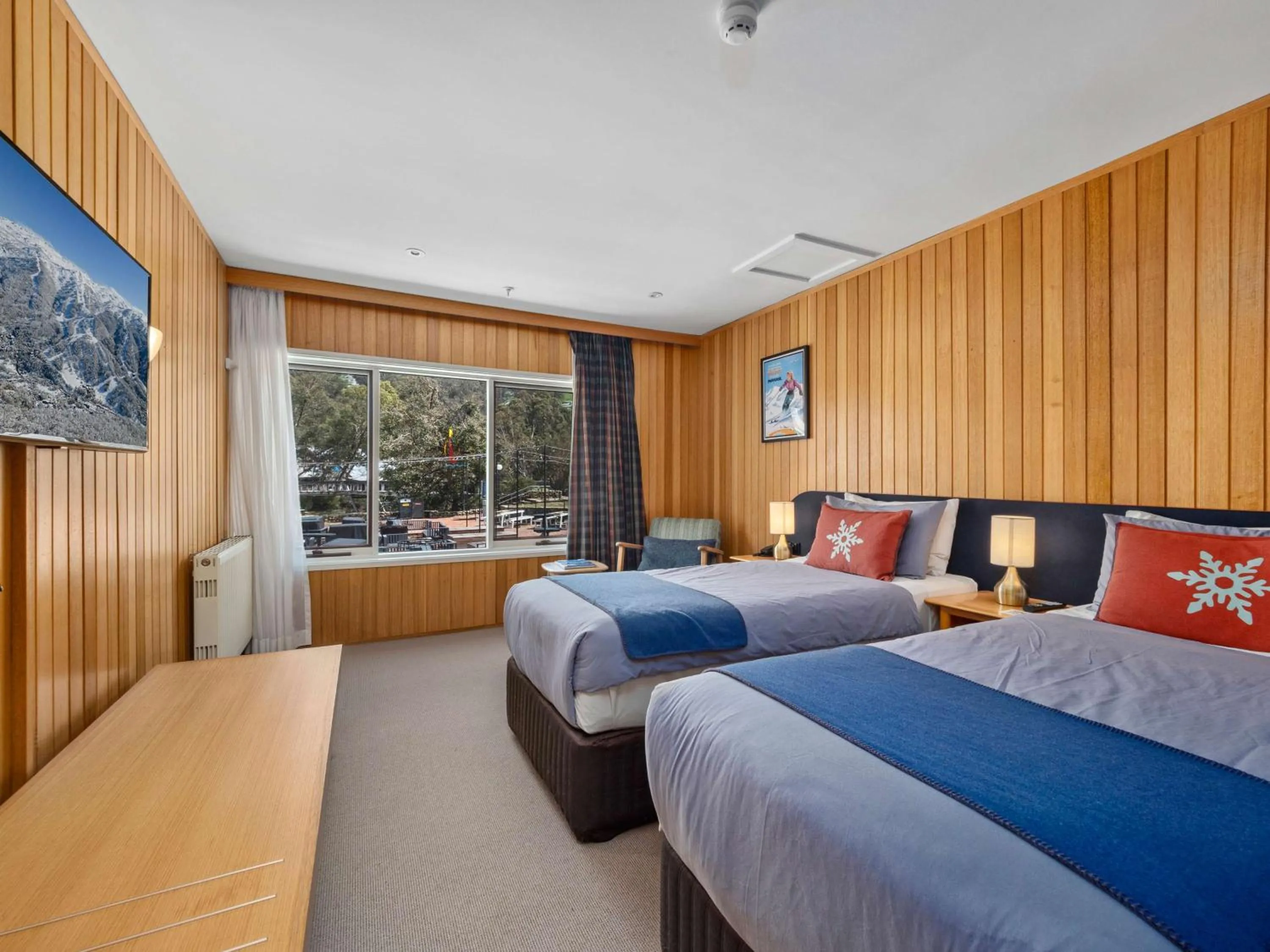 Bedroom, Bed in Thredbo Alpine Hotel