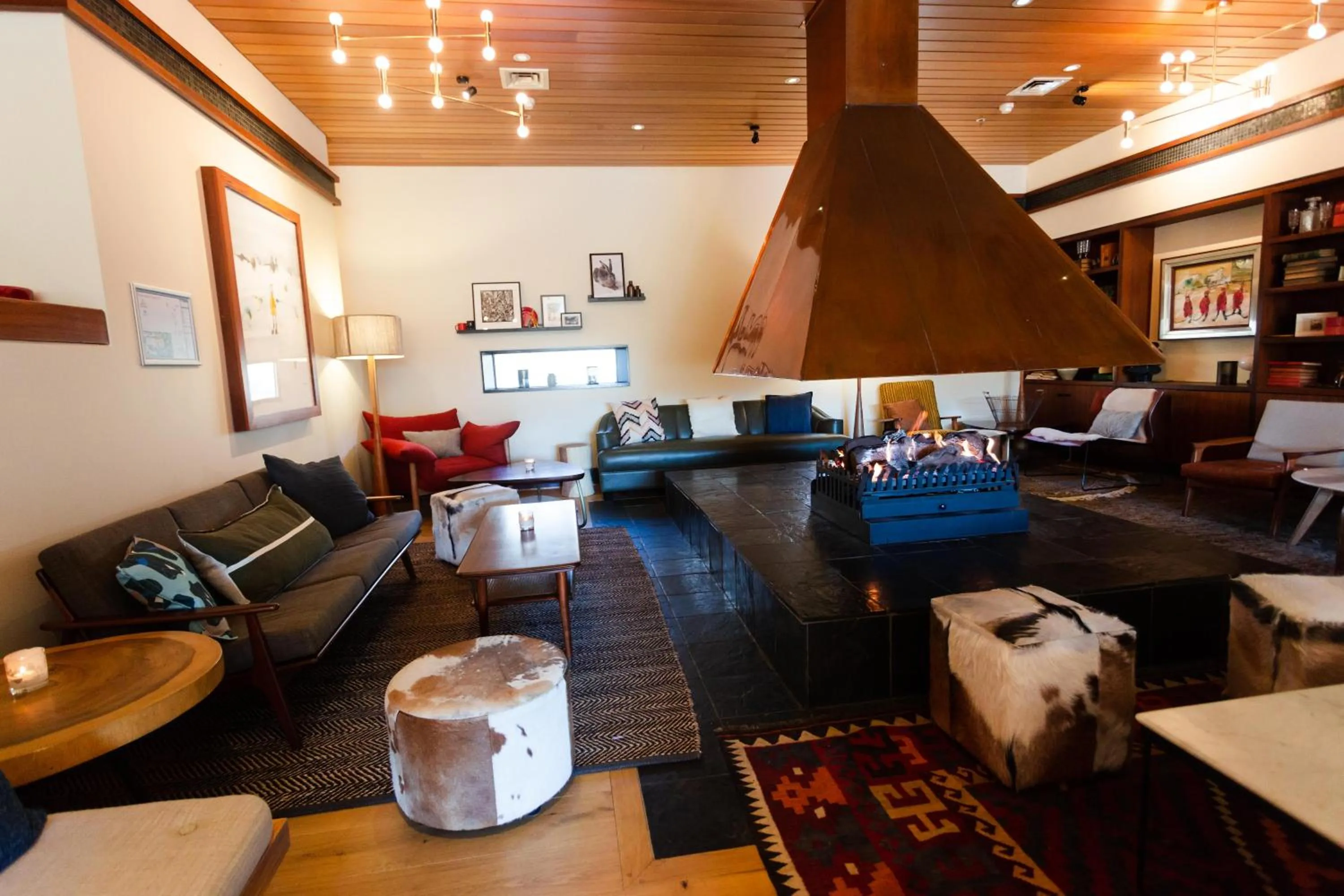 Lounge or bar in Thredbo Alpine Hotel