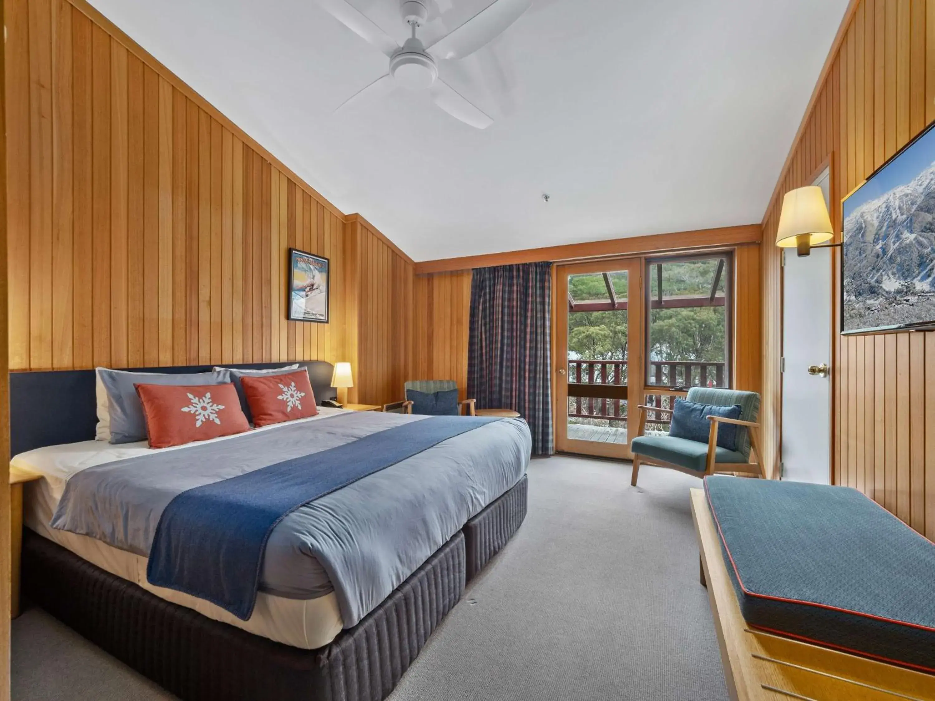 Superior Double or Twin Room with Terrace in Thredbo Alpine Hotel Superior Double or Twin Room with Terrace in Thredbo Alpine Hotel