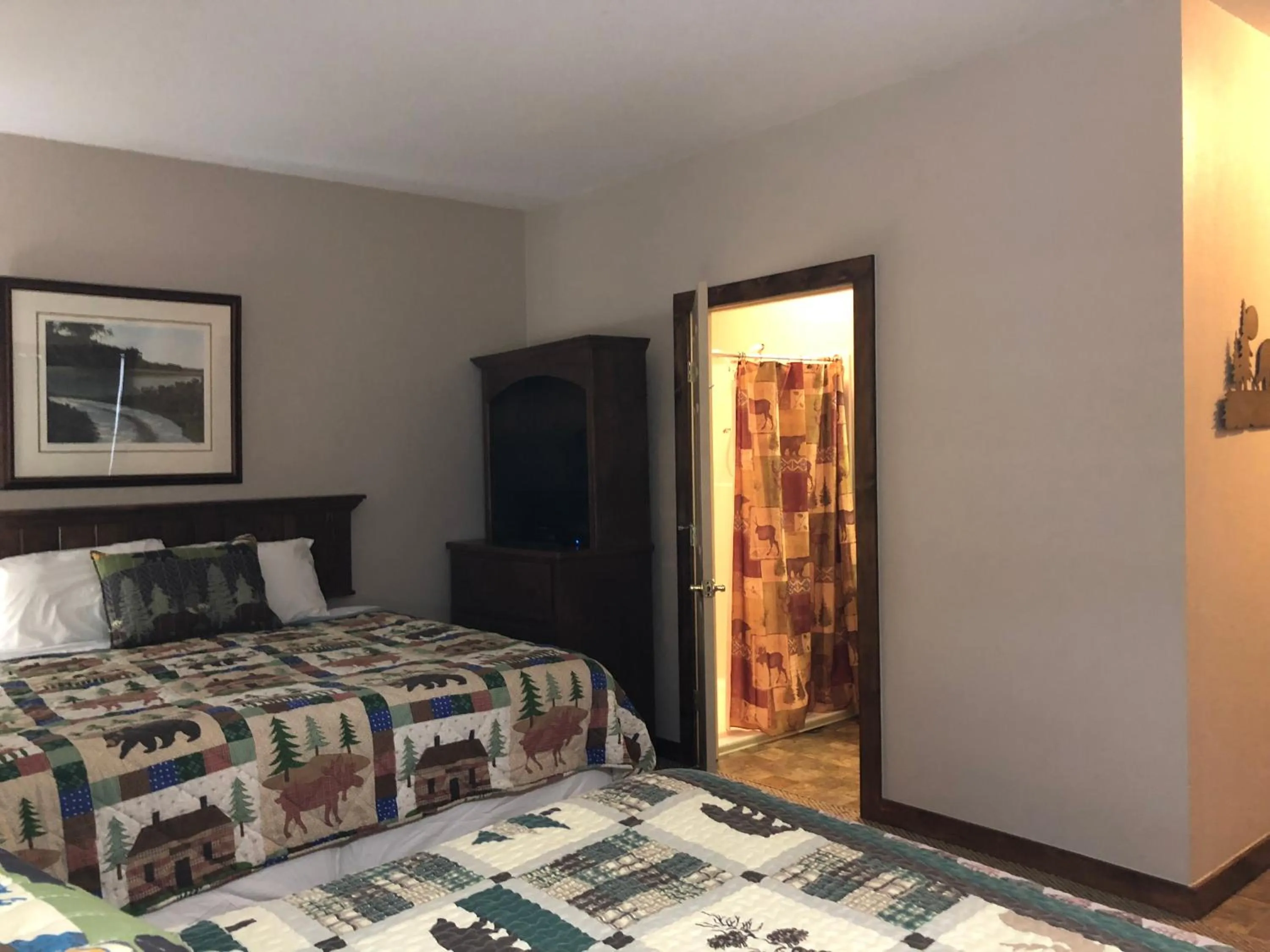 Photo of the whole room, Bed in Tug Hill Resort