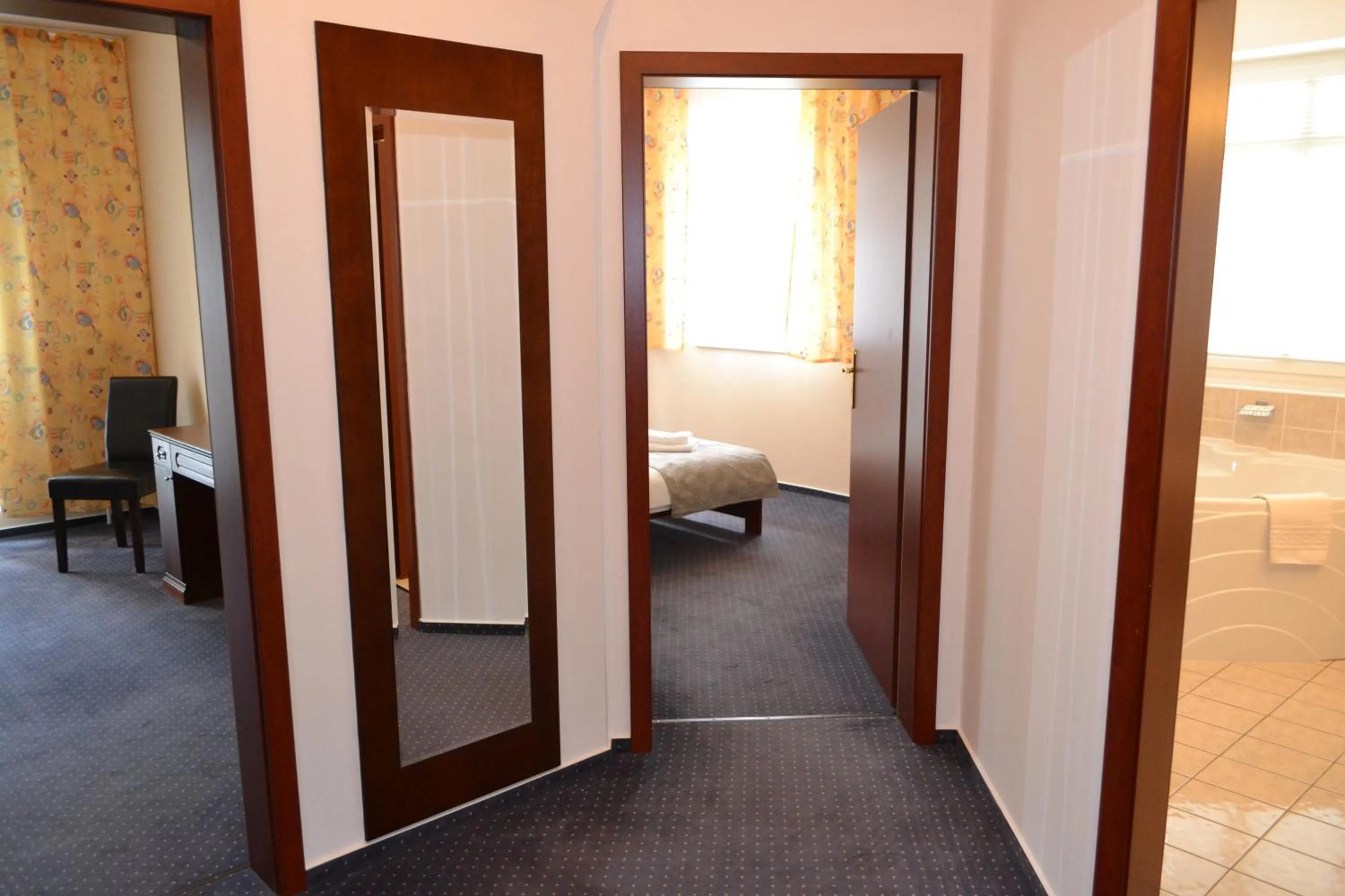 Photo of the whole room, Bed in Greenwood hotel