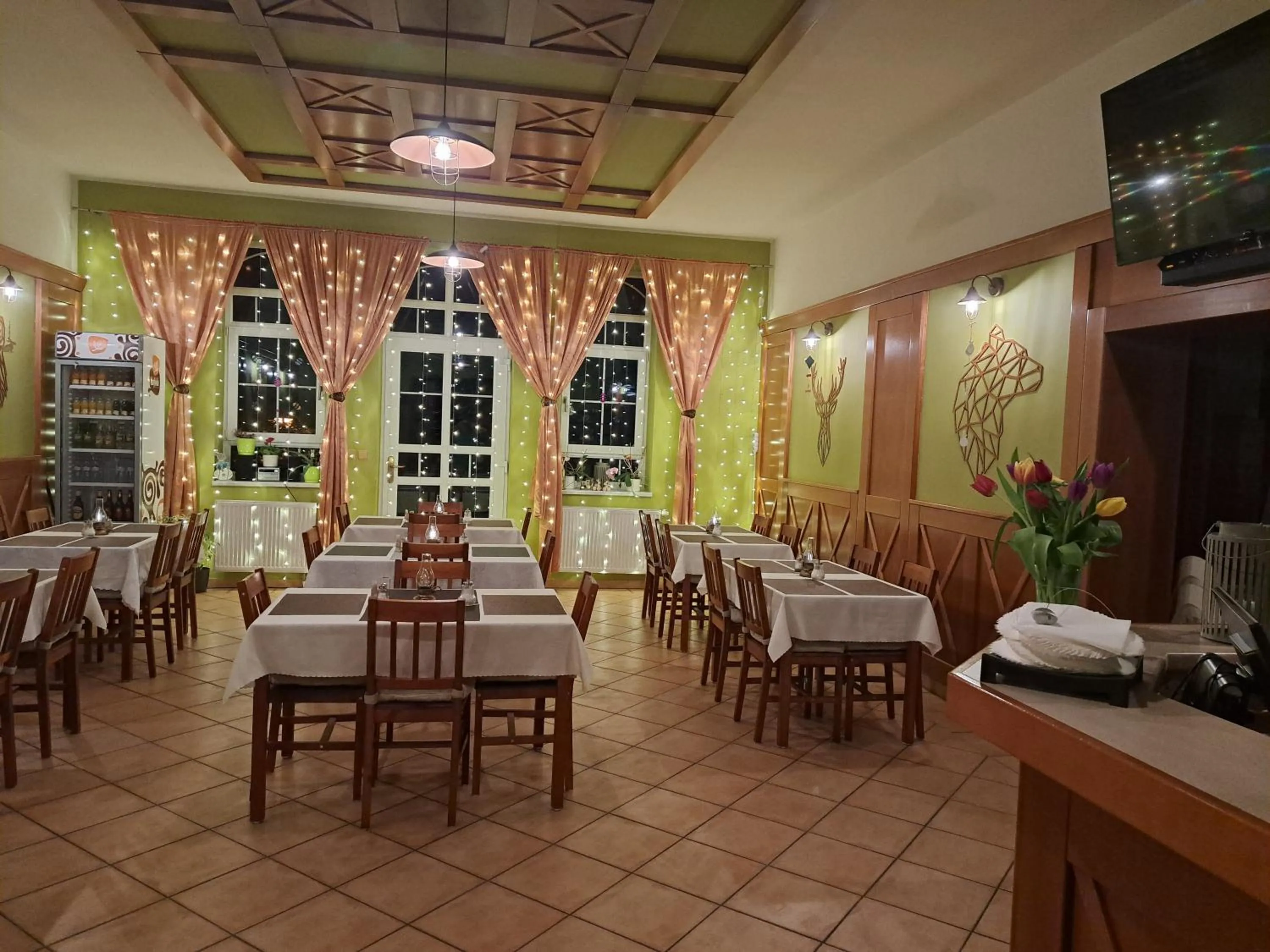 Restaurant/places to eat in Greenwood hotel