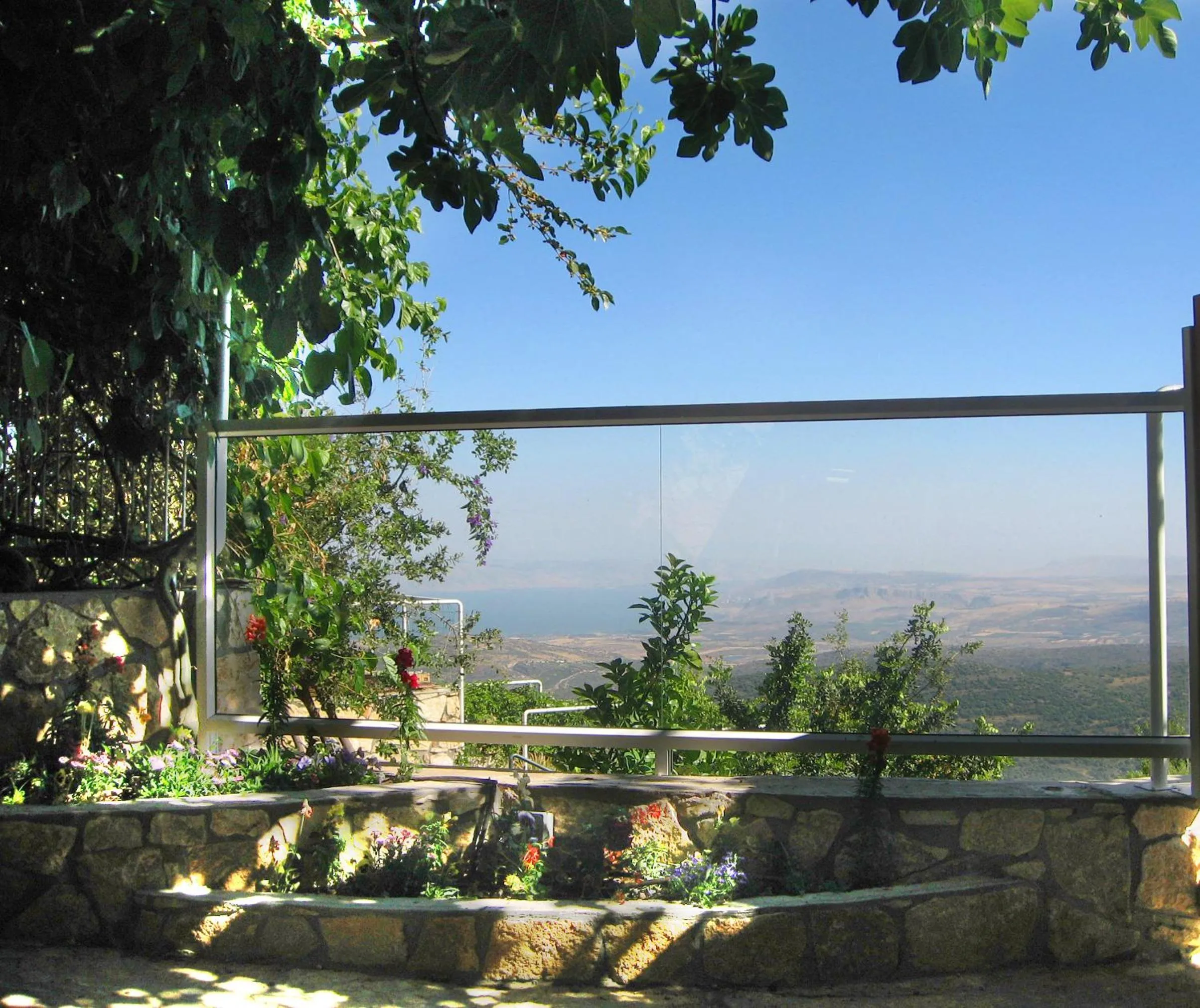 Lake view in Ohn-Bar Guesthouse