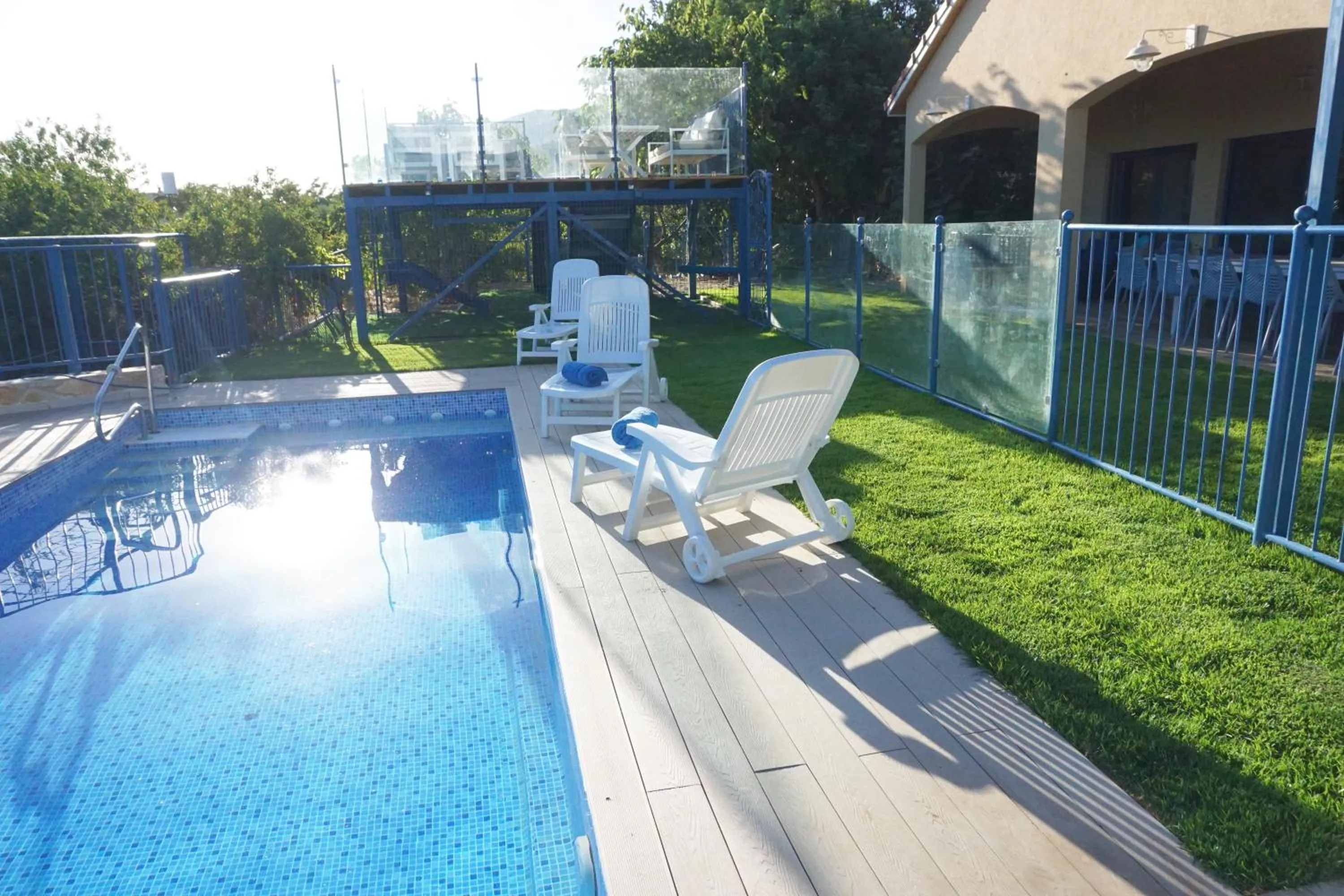 Swimming pool in Ohn-Bar Guesthouse