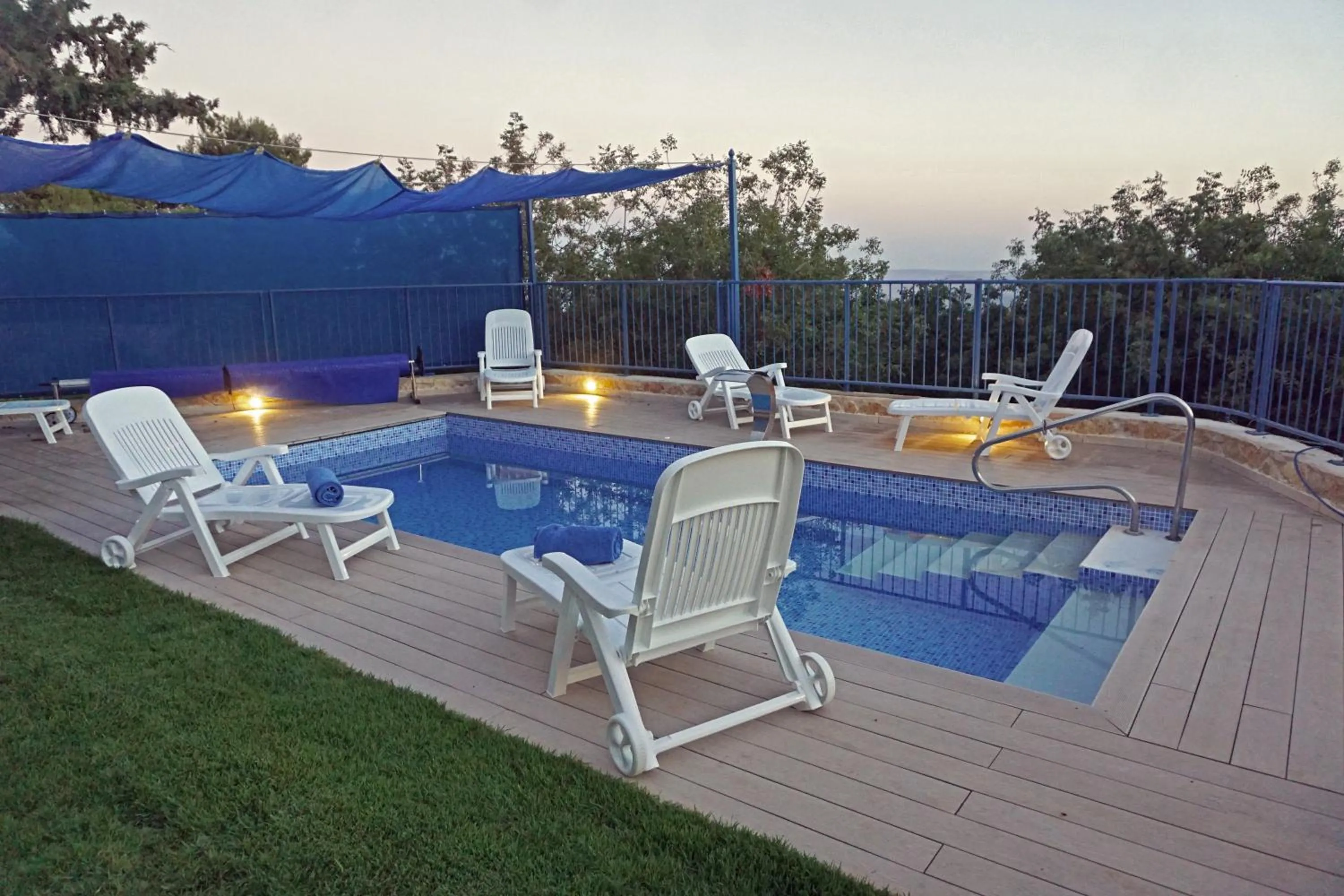 Swimming pool in Ohn-Bar Guesthouse