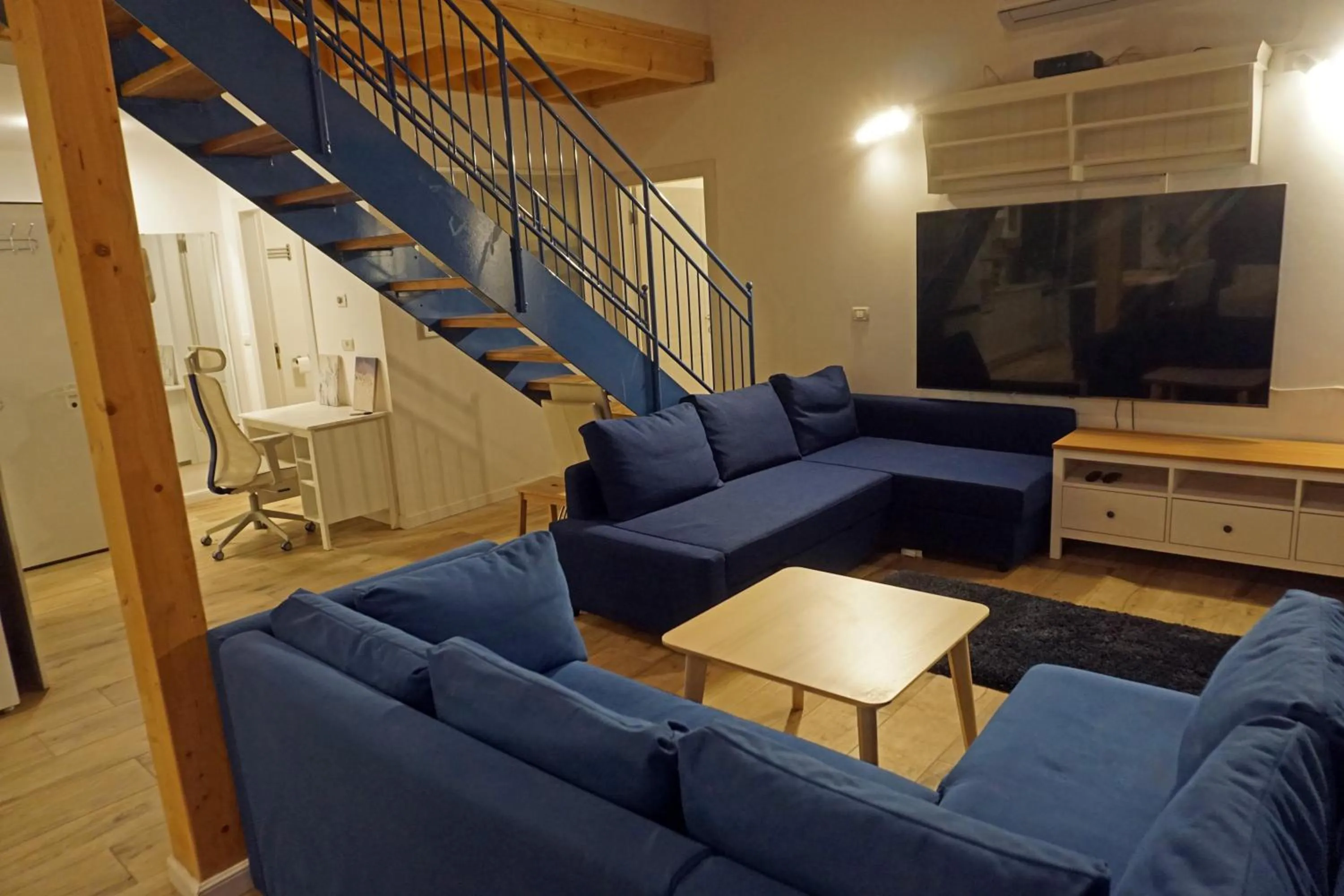 Living room in Ohn-Bar Guesthouse