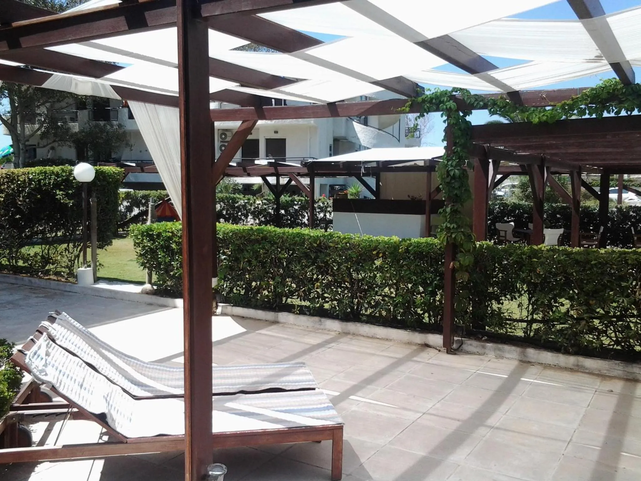 Garden in Chris Studios & Apartments