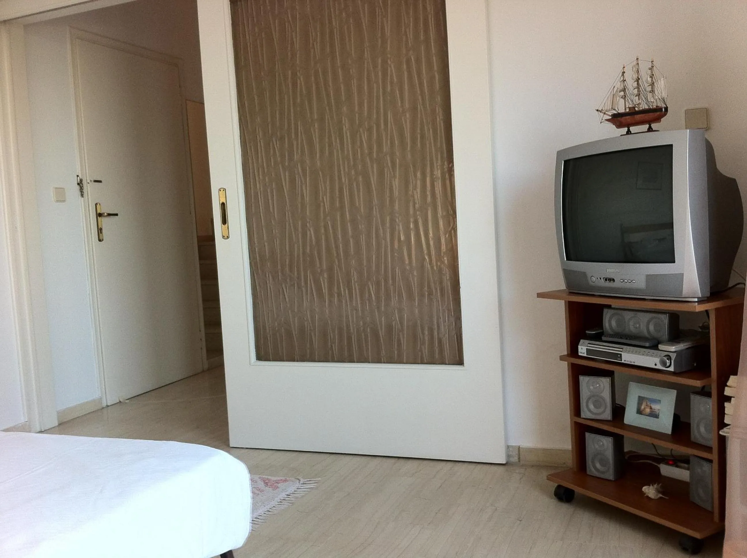 TV and multimedia, Bed in Chris Studios & Apartments