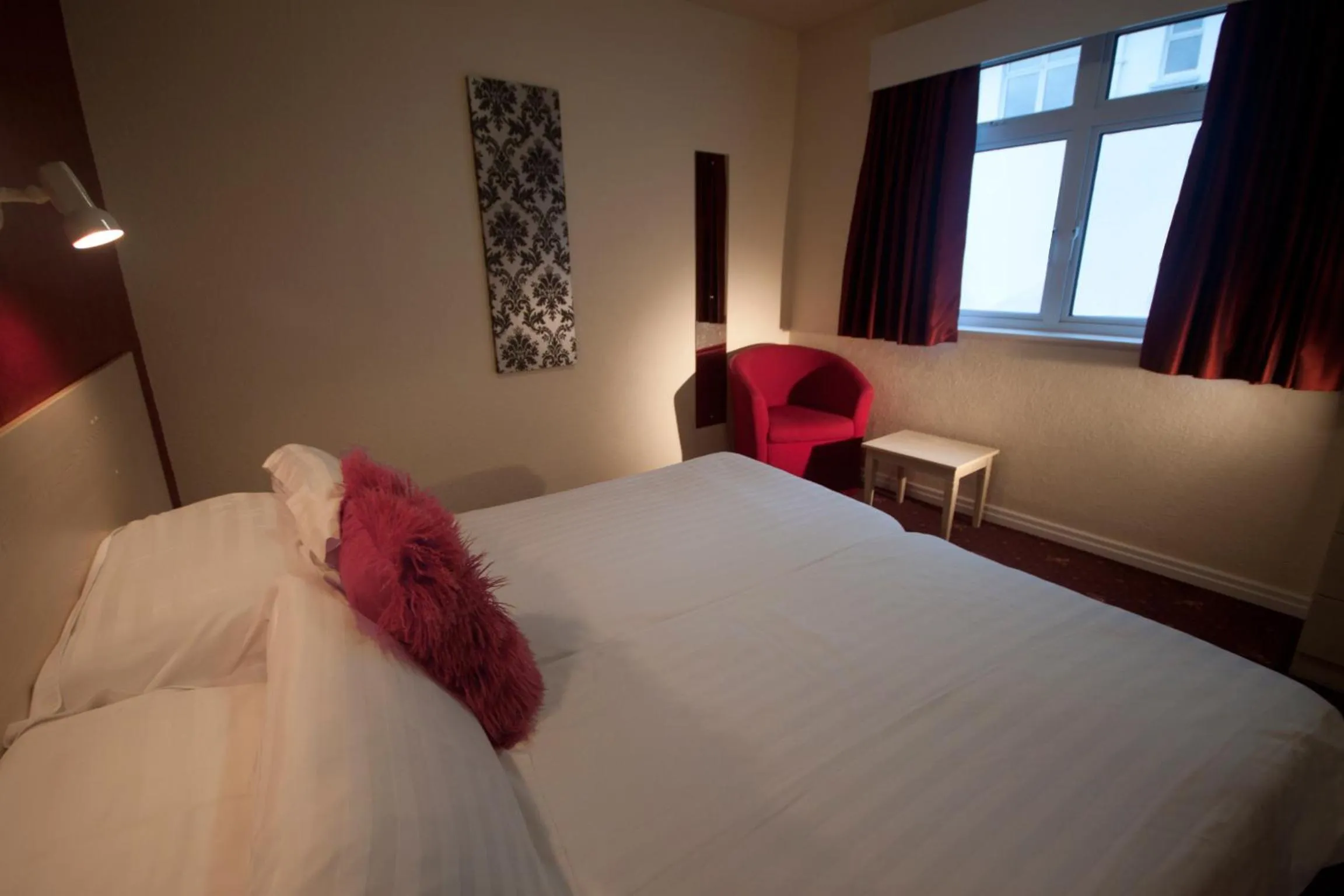 Bedroom, Bed in Norfolk Hotel