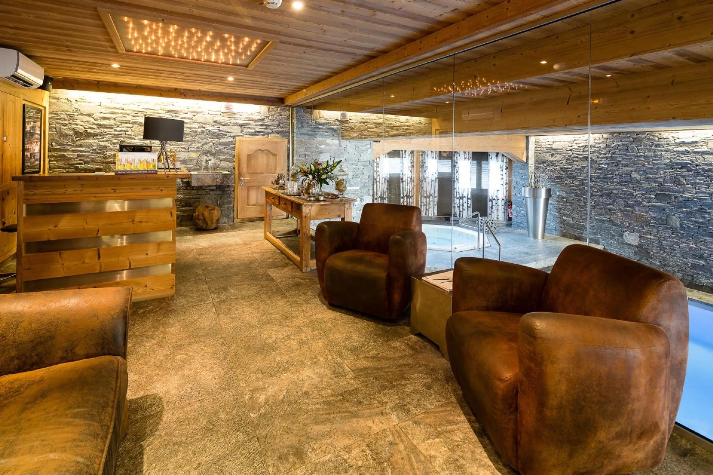 Lounge or bar in Fer à Cheval