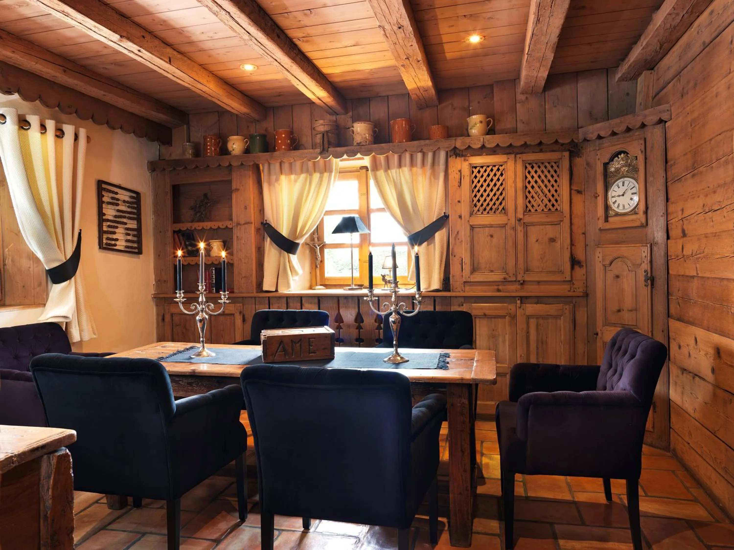 Restaurant/places to eat in Fer à Cheval