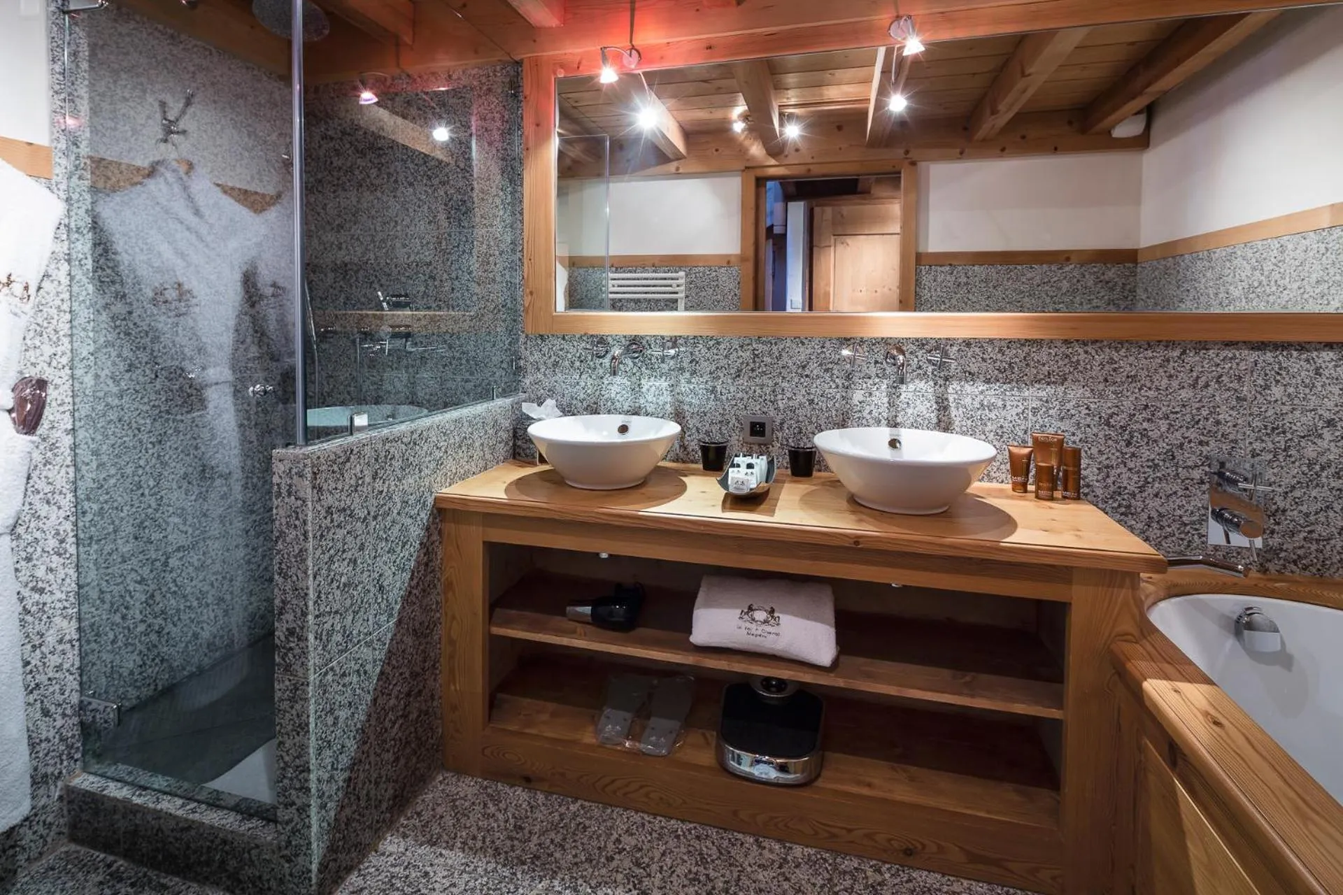 Bathroom in Fer à Cheval