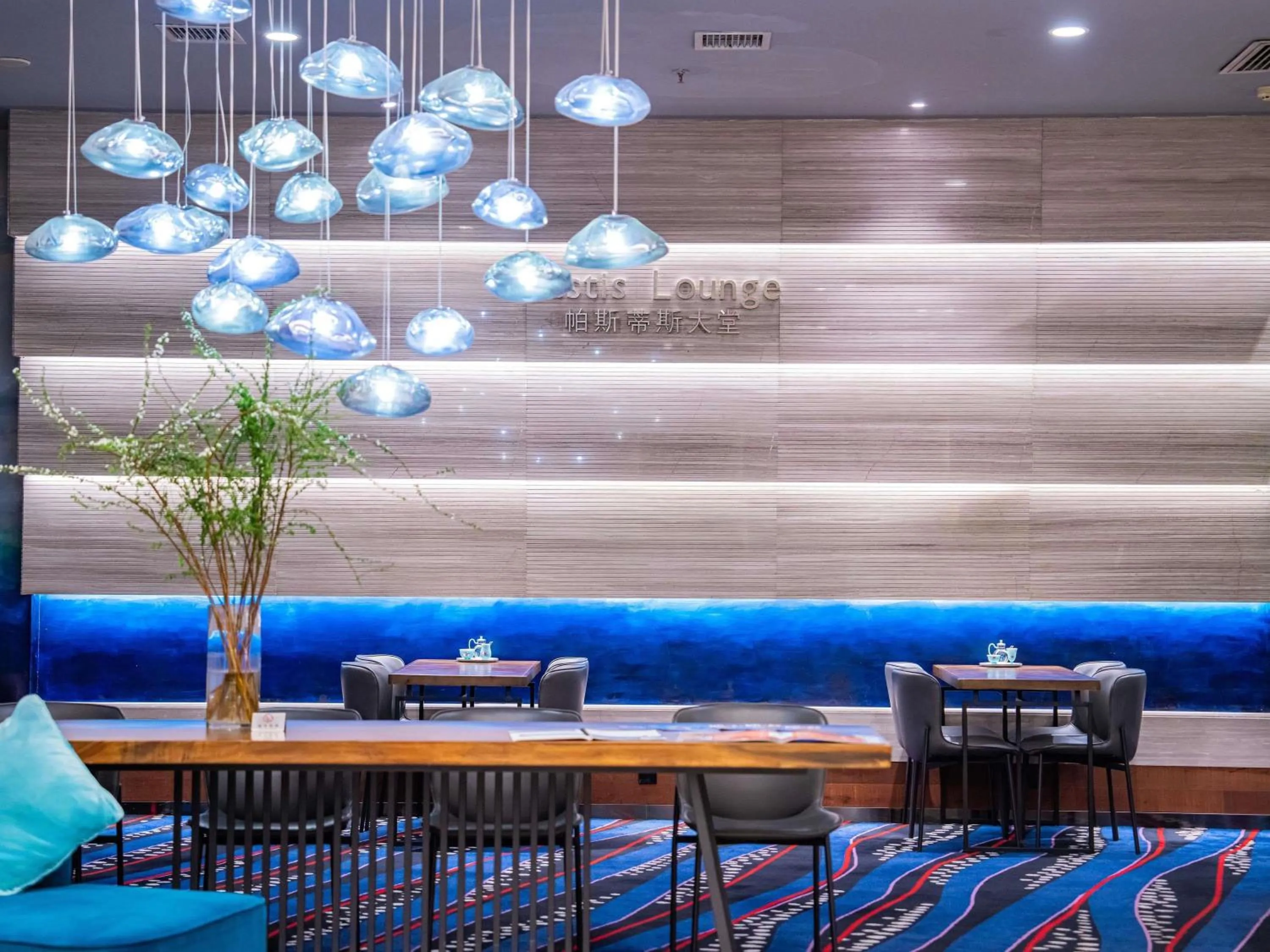 Lounge or bar in Novotel Guiyang Downtown