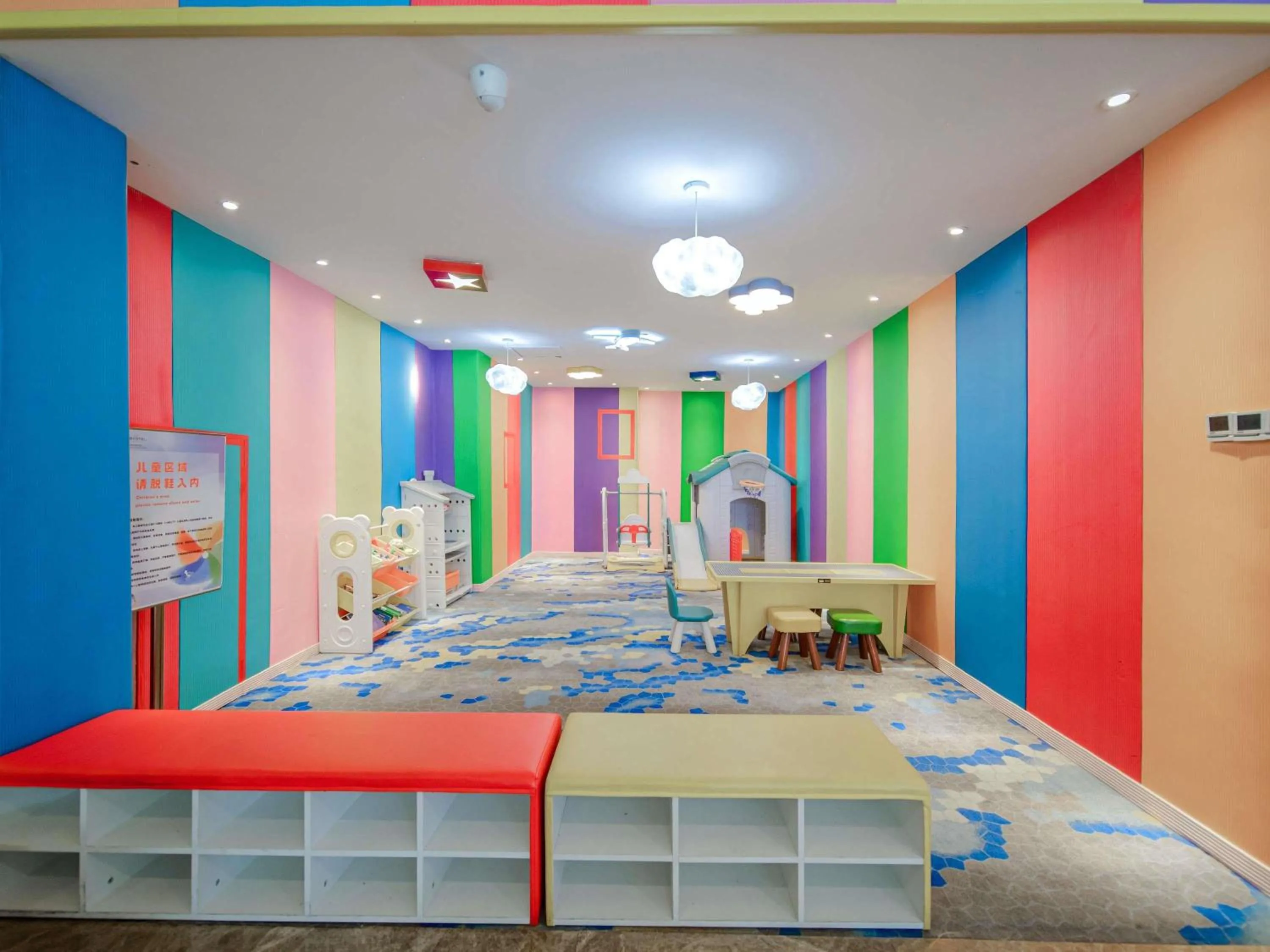 Restaurant/places to eat, Bed in Novotel Guiyang Downtown