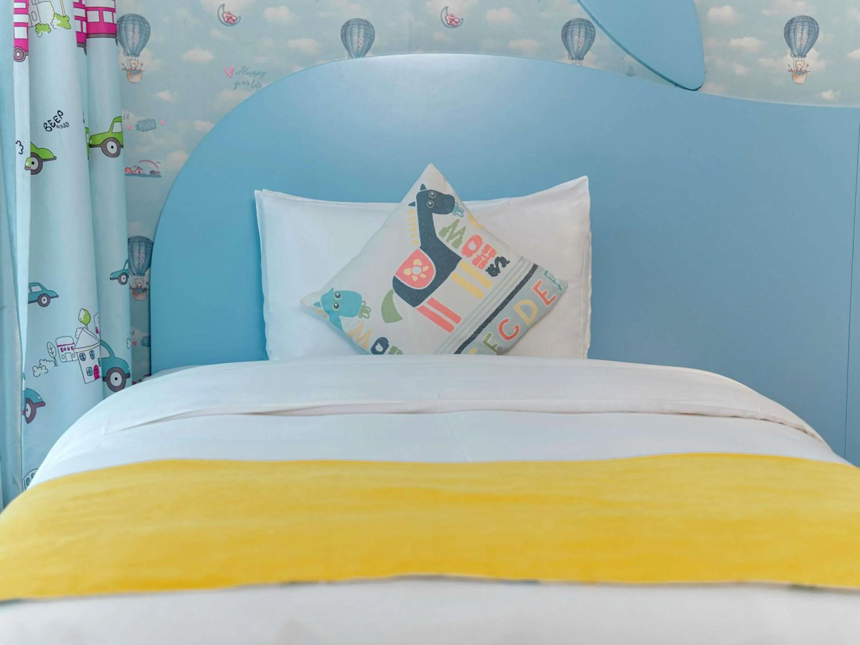 Bedroom, Bed in Novotel Guiyang Downtown