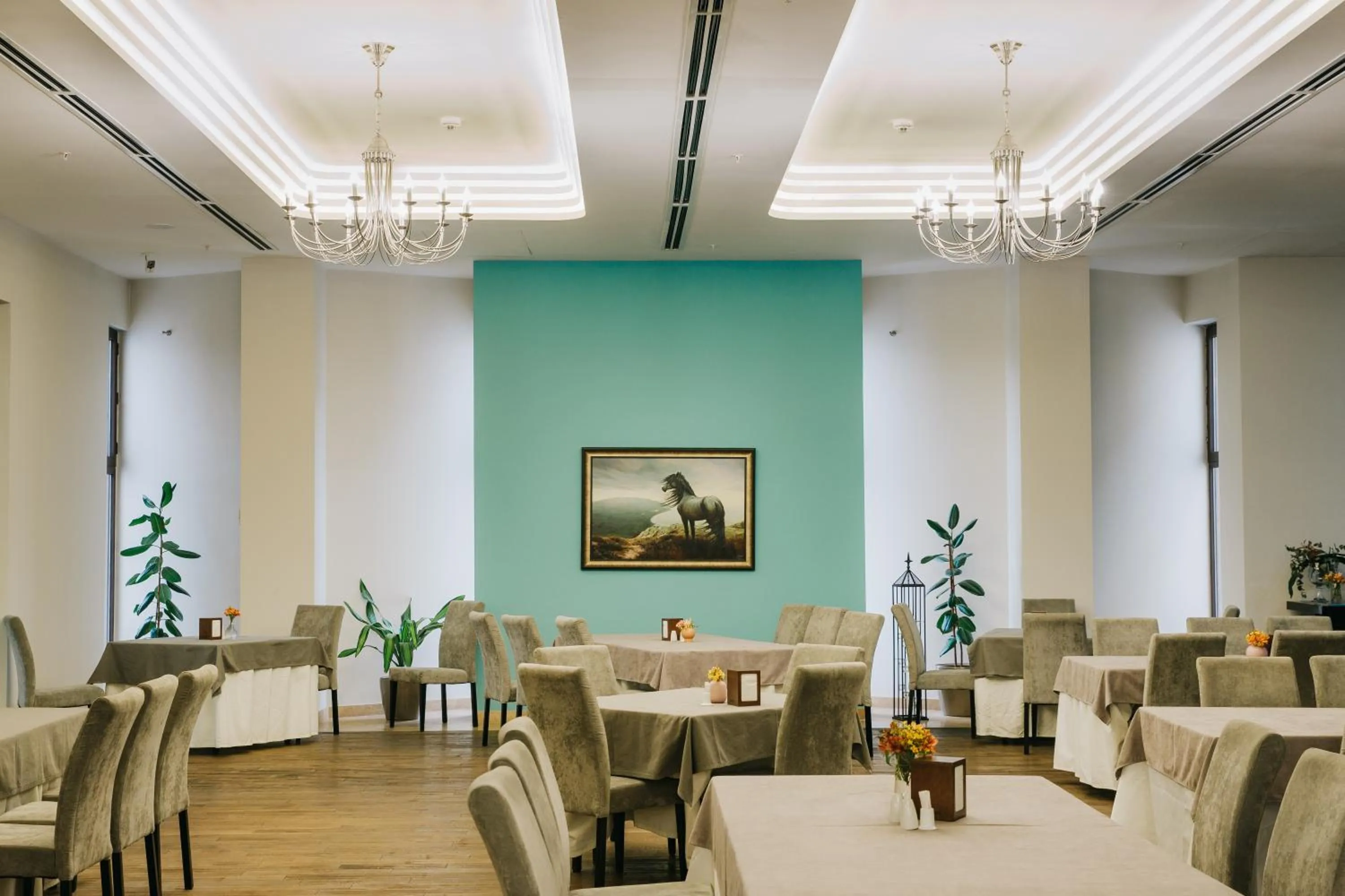 Restaurant/places to eat in President Hotel by Hrazdan Hotel CJSC