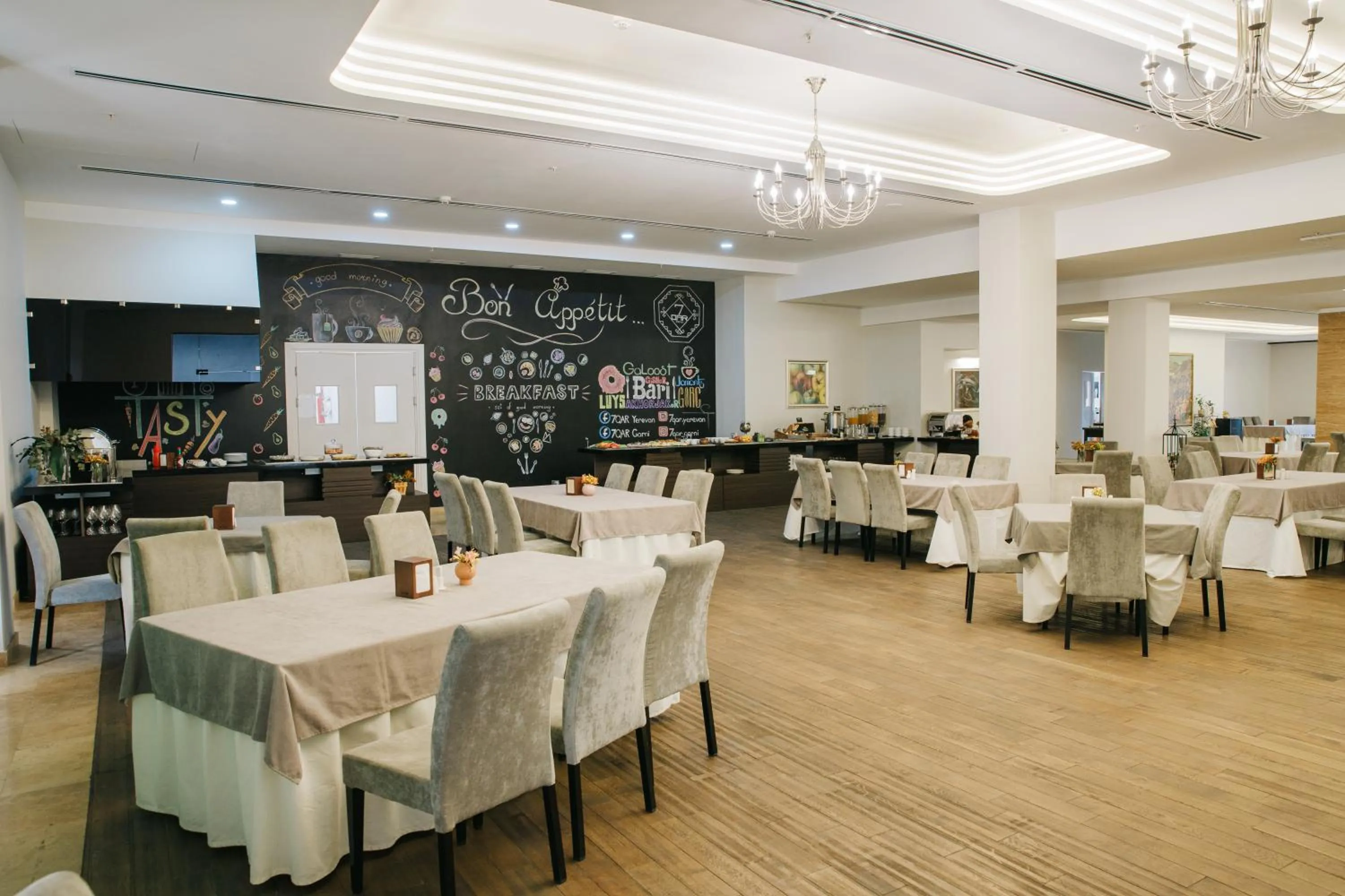Restaurant/places to eat in President Hotel by Hrazdan Hotel CJSC