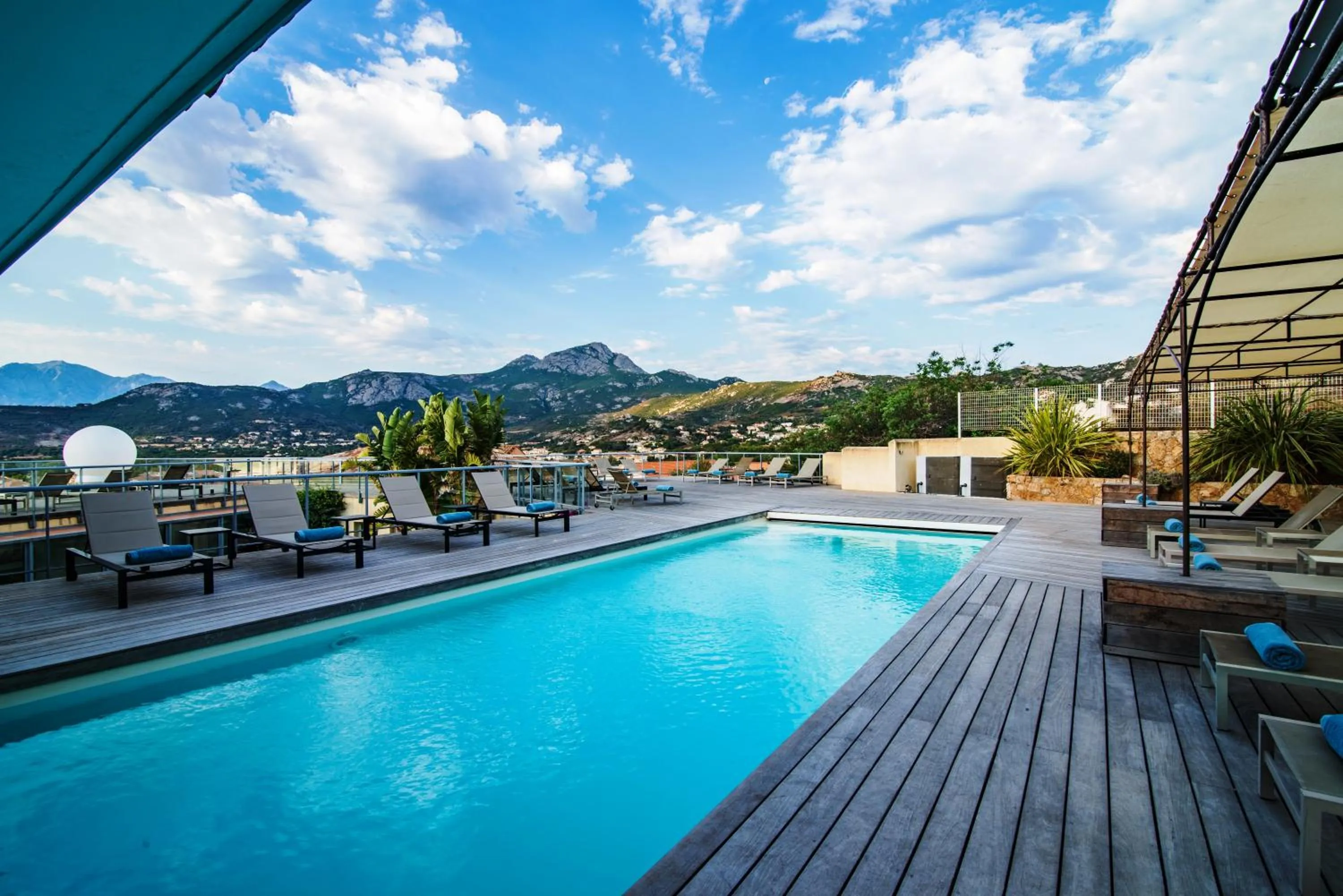 Swimming pool in Le Mariana