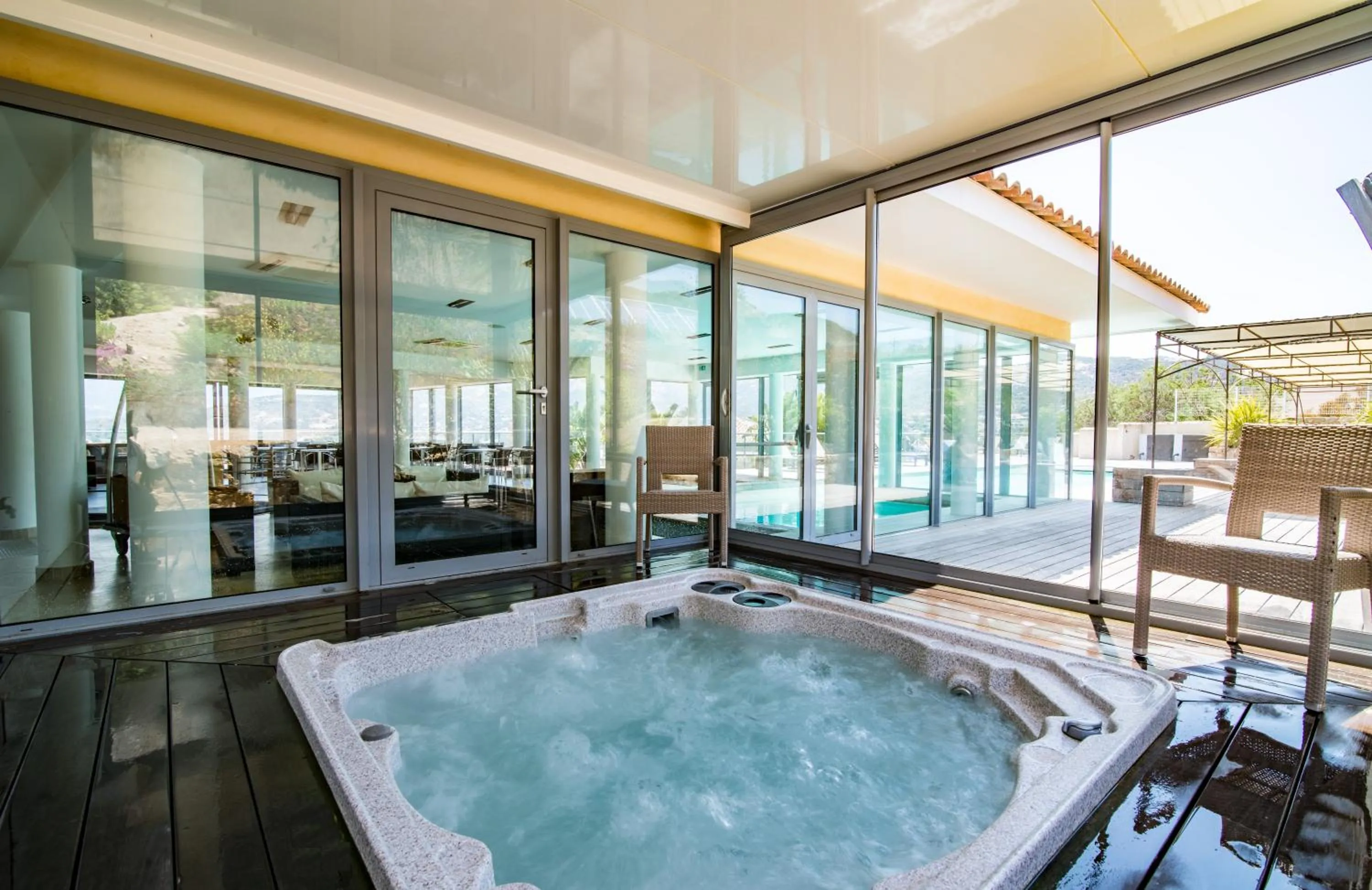 Hot Tub in Le Mariana