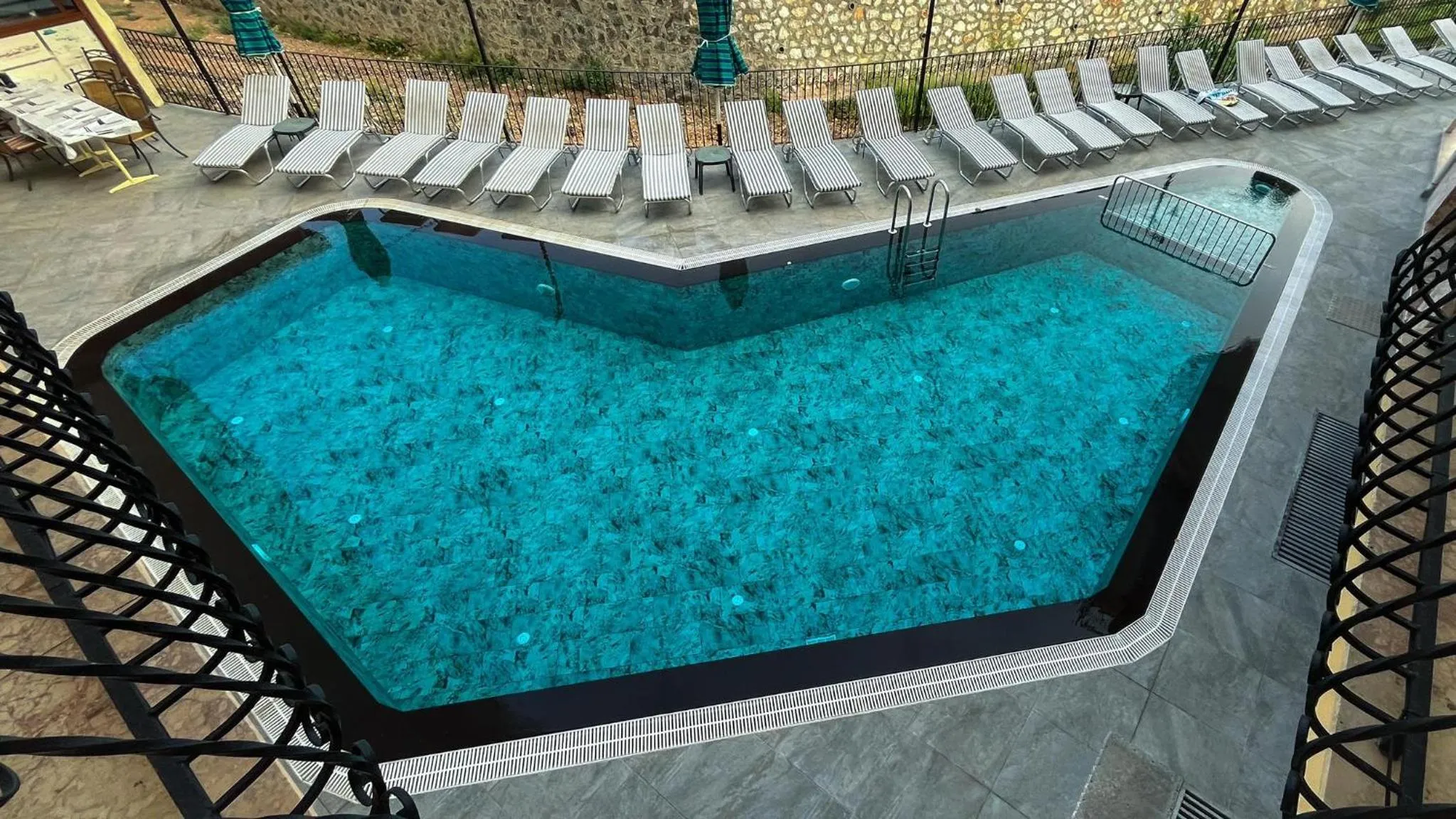 Swimming pool in Ozlem 2 Apart Hotel